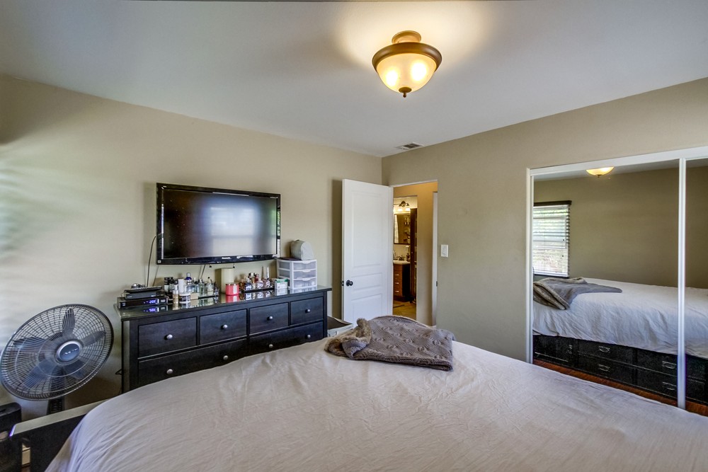 Virtual tour photo 16 of 27 for 5989 Dwight St
