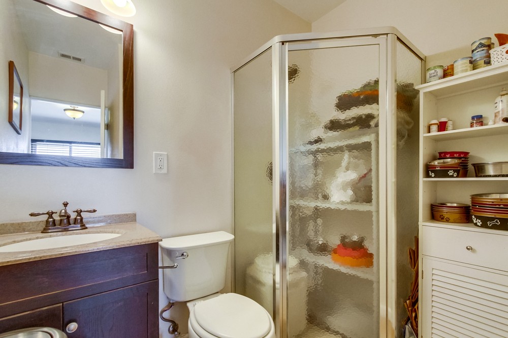 Virtual tour photo 23 of 27 for 5989 Dwight St