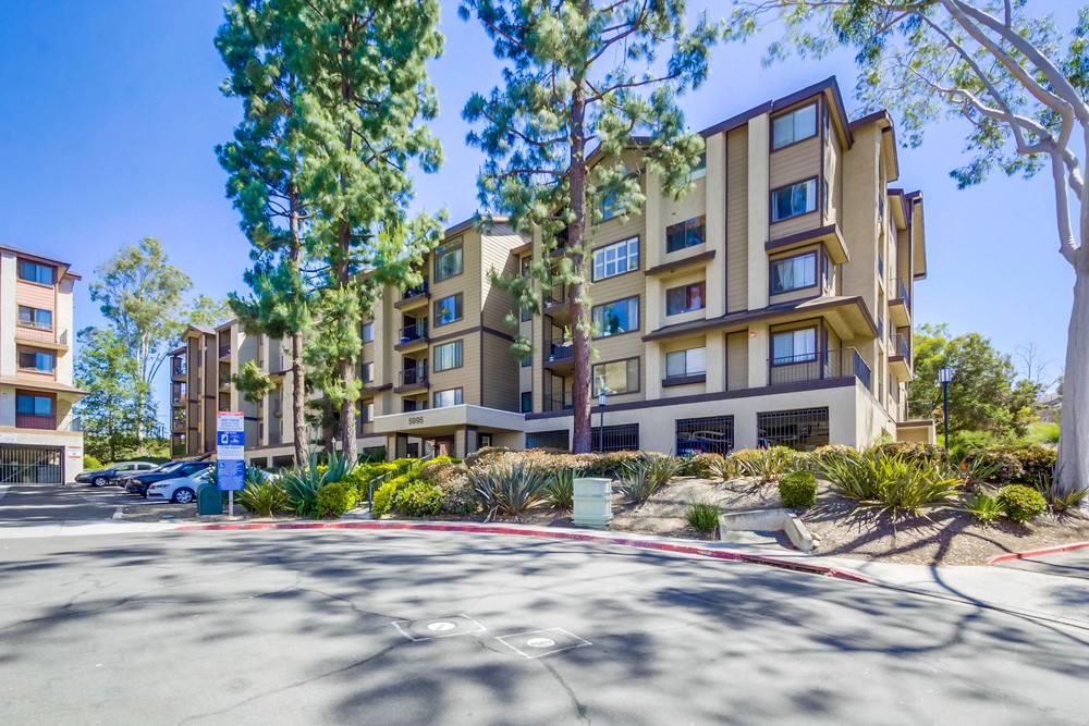 Virtual tour photo 1 of 33 for 5995 Dandridge Ln UNIT 126
