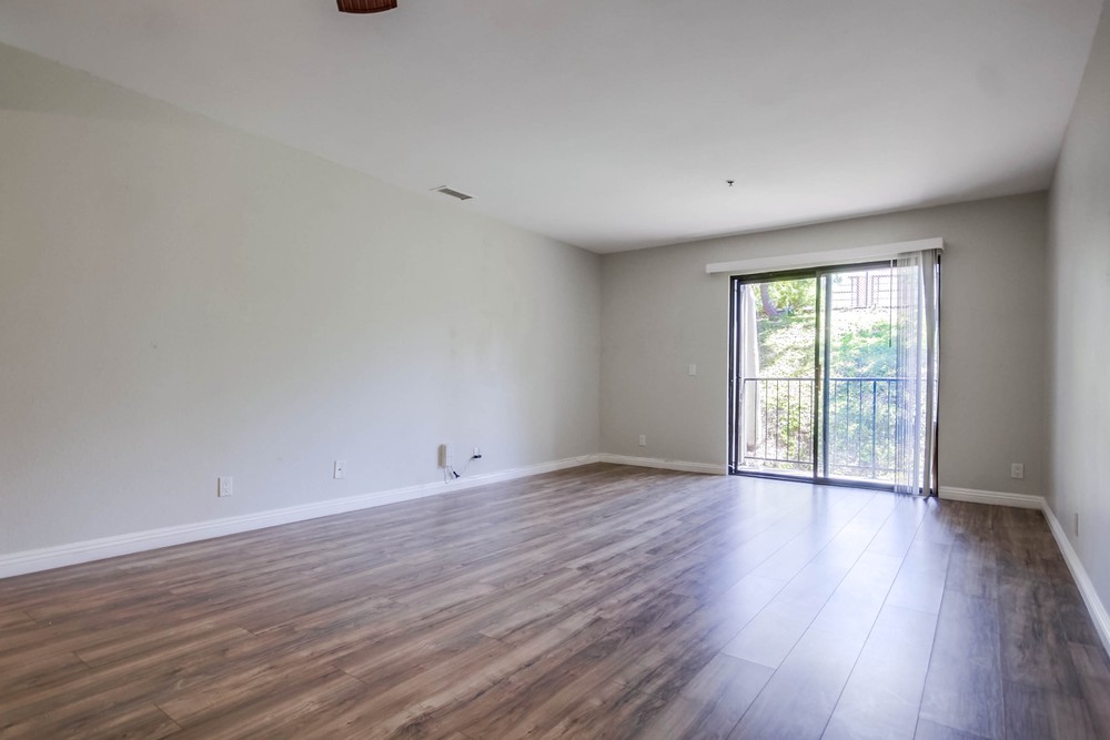 Virtual tour photo 8 of 33 for 5995 Dandridge Ln UNIT 126
