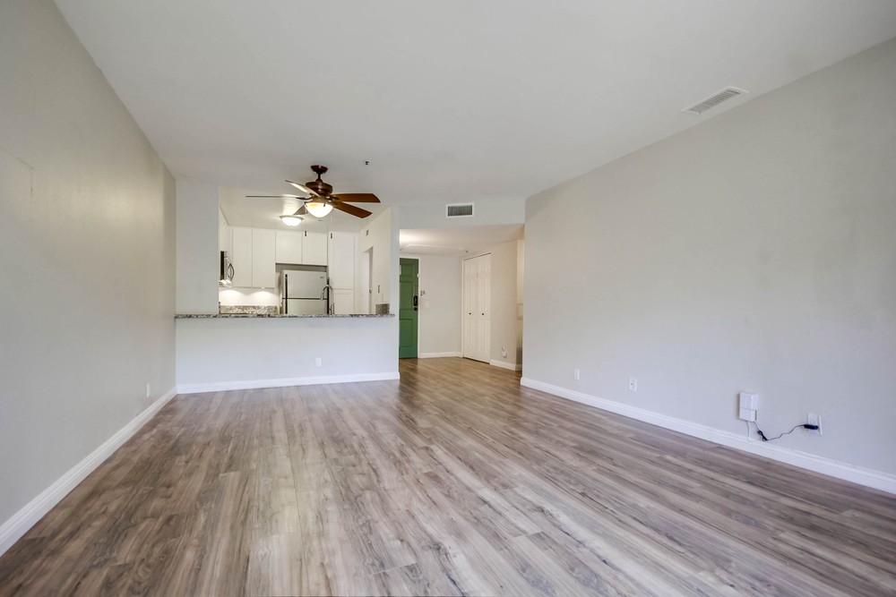 Virtual tour photo 11 of 33 for 5995 Dandridge Ln UNIT 126