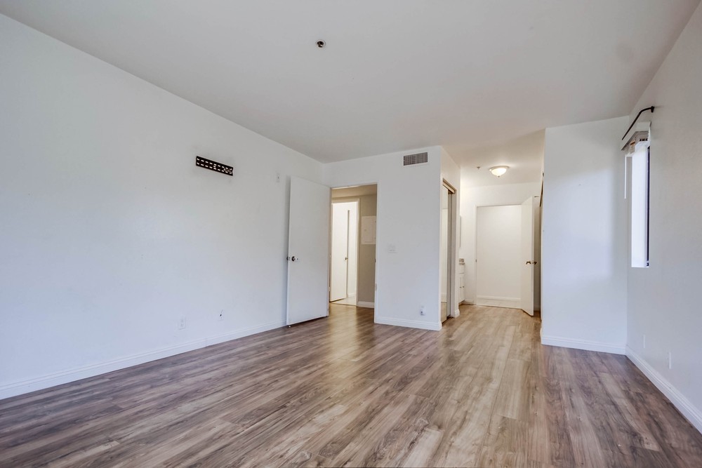 Virtual tour photo 26 of 33 for 5995 Dandridge Ln UNIT 126