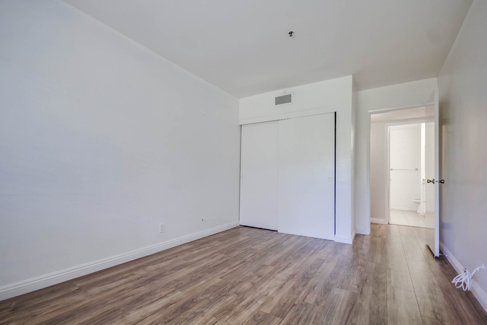 Virtual tour photo 30 of 33 for 5995 Dandridge Ln UNIT 126