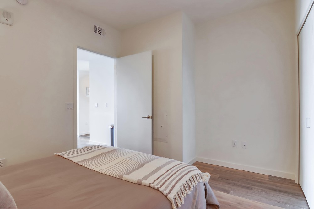 Virtual tour photo 25 of 33 for 601 11th Ave