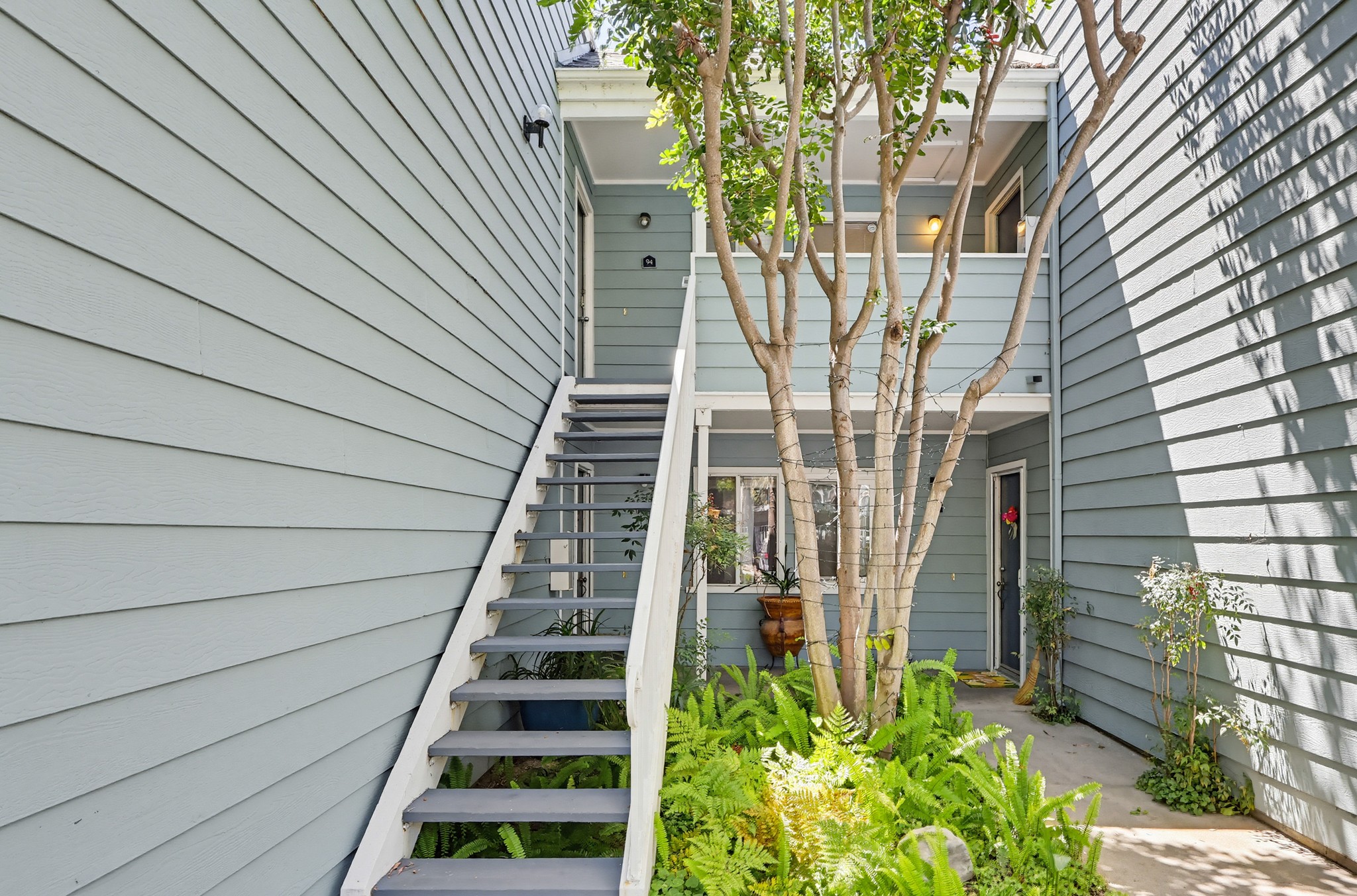 Virtual tour photo 4 of 60 for 6028 Bixby Village Dr APT 96