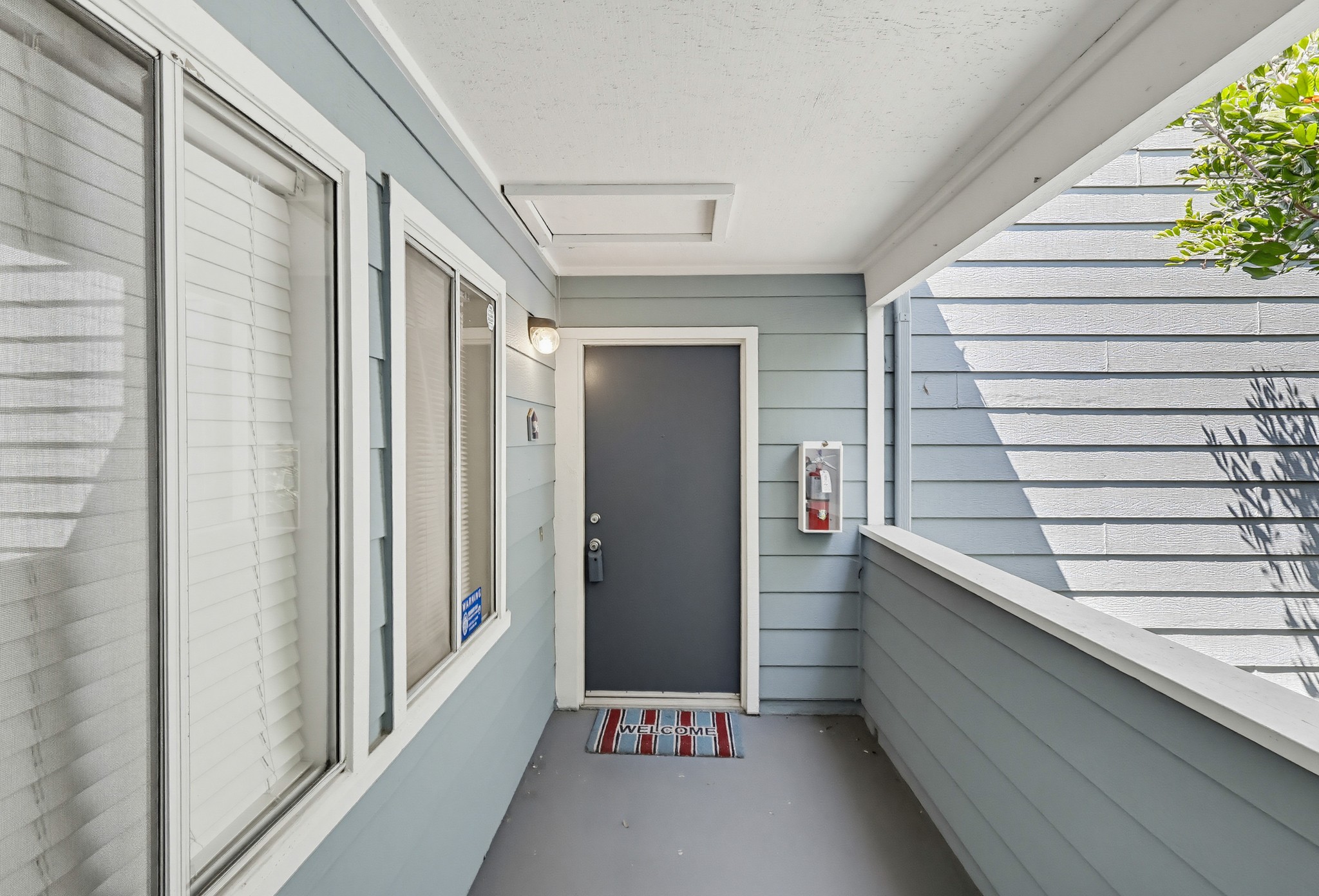 Virtual tour photo 5 of 60 for 6028 Bixby Village Dr APT 96