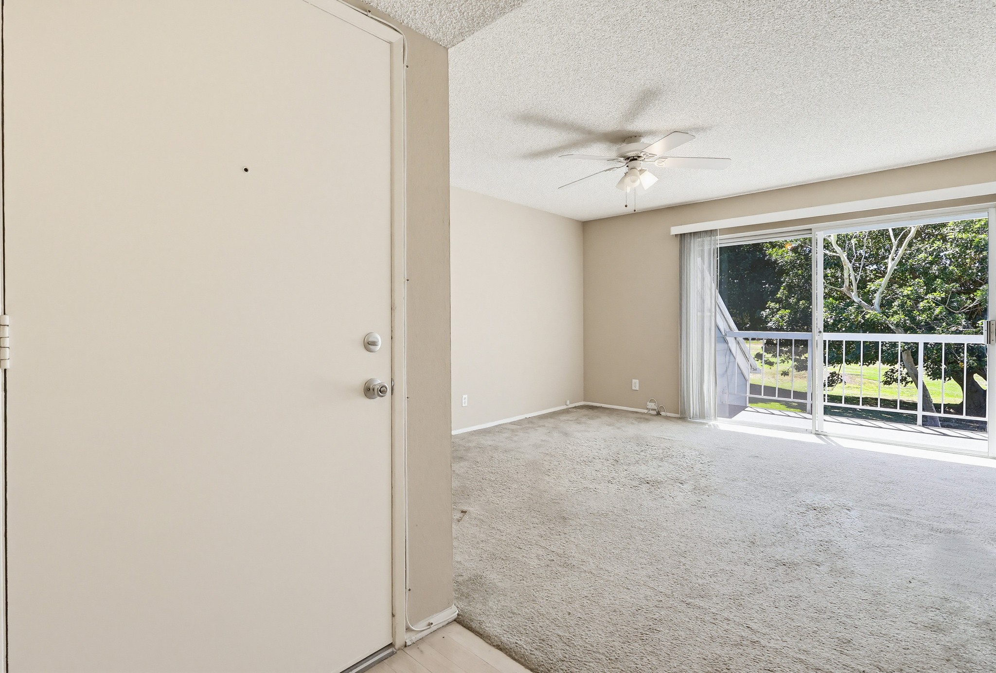 Virtual tour photo 7 of 60 for 6028 Bixby Village Dr APT 96