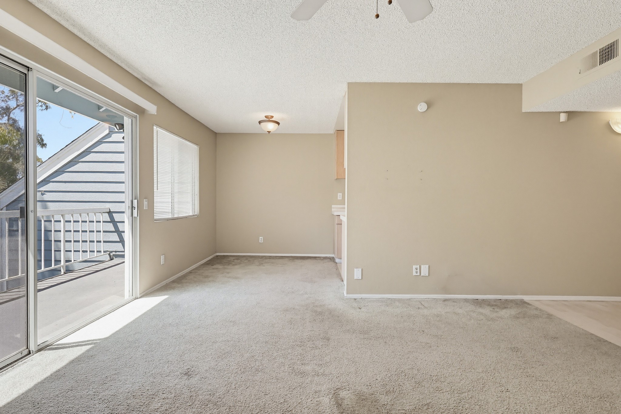 Virtual tour photo 11 of 60 for 6028 Bixby Village Dr APT 96