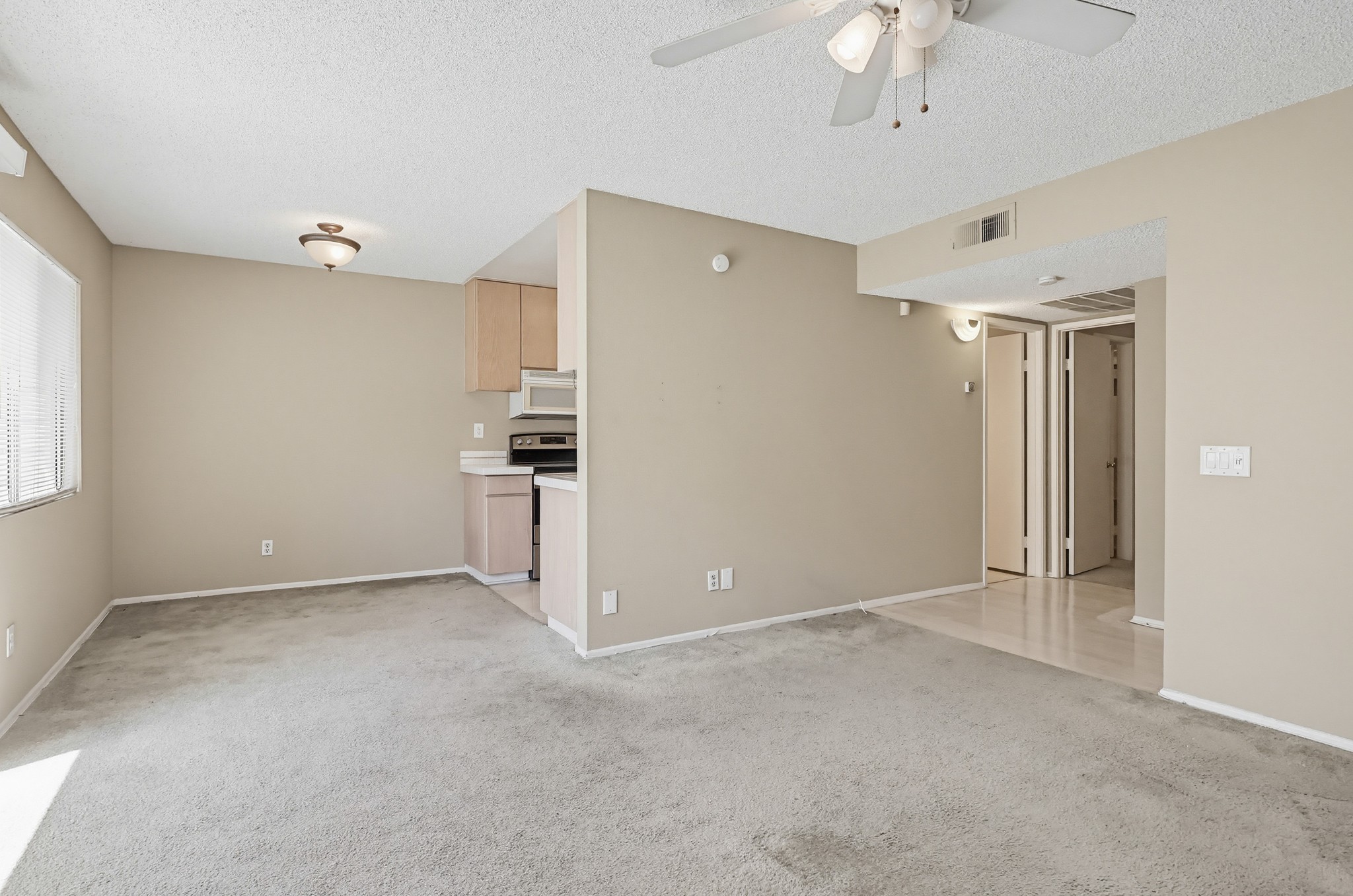 Virtual tour photo 12 of 60 for 6028 Bixby Village Dr APT 96