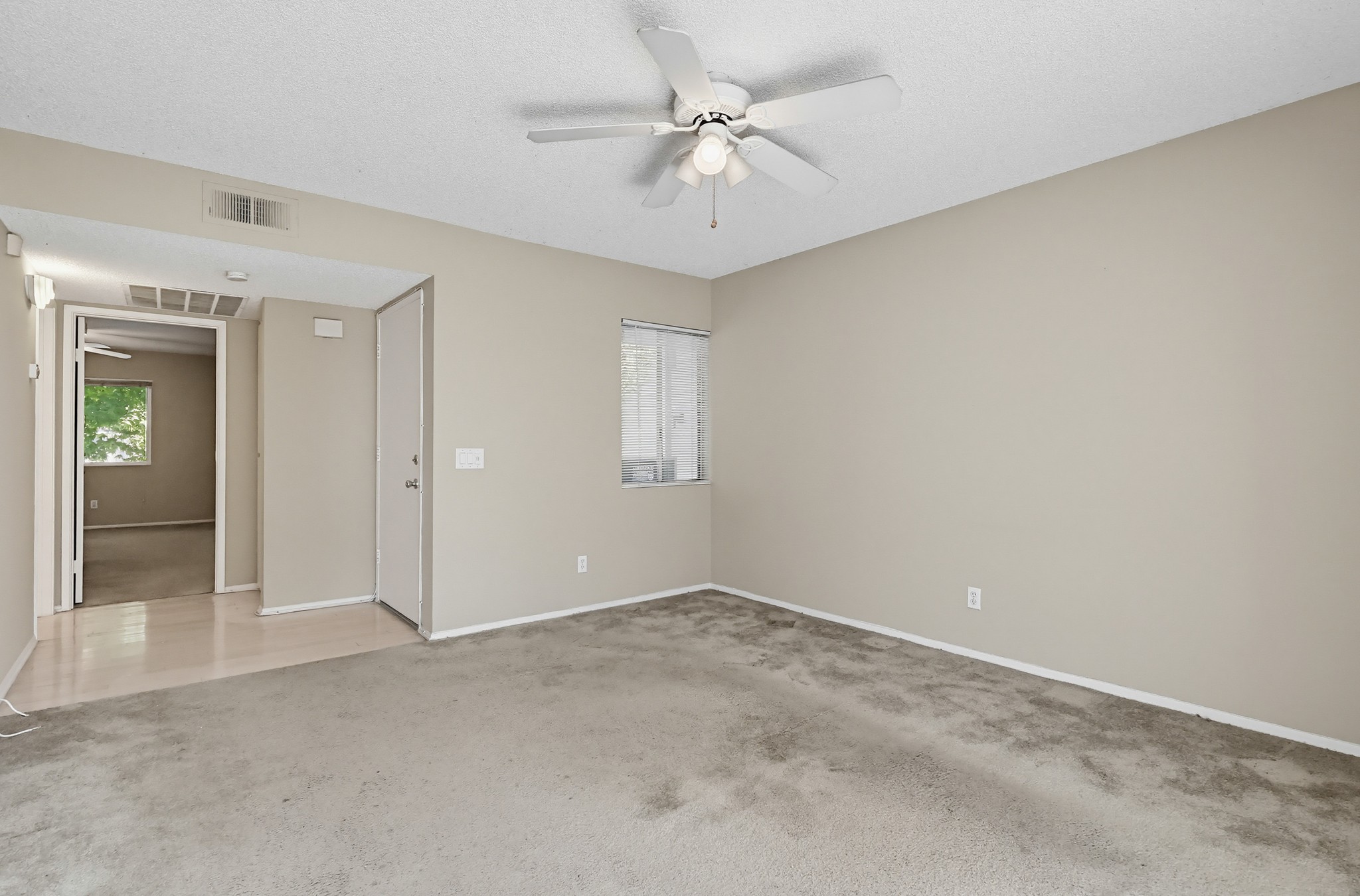 Virtual tour photo 13 of 60 for 6028 Bixby Village Dr APT 96