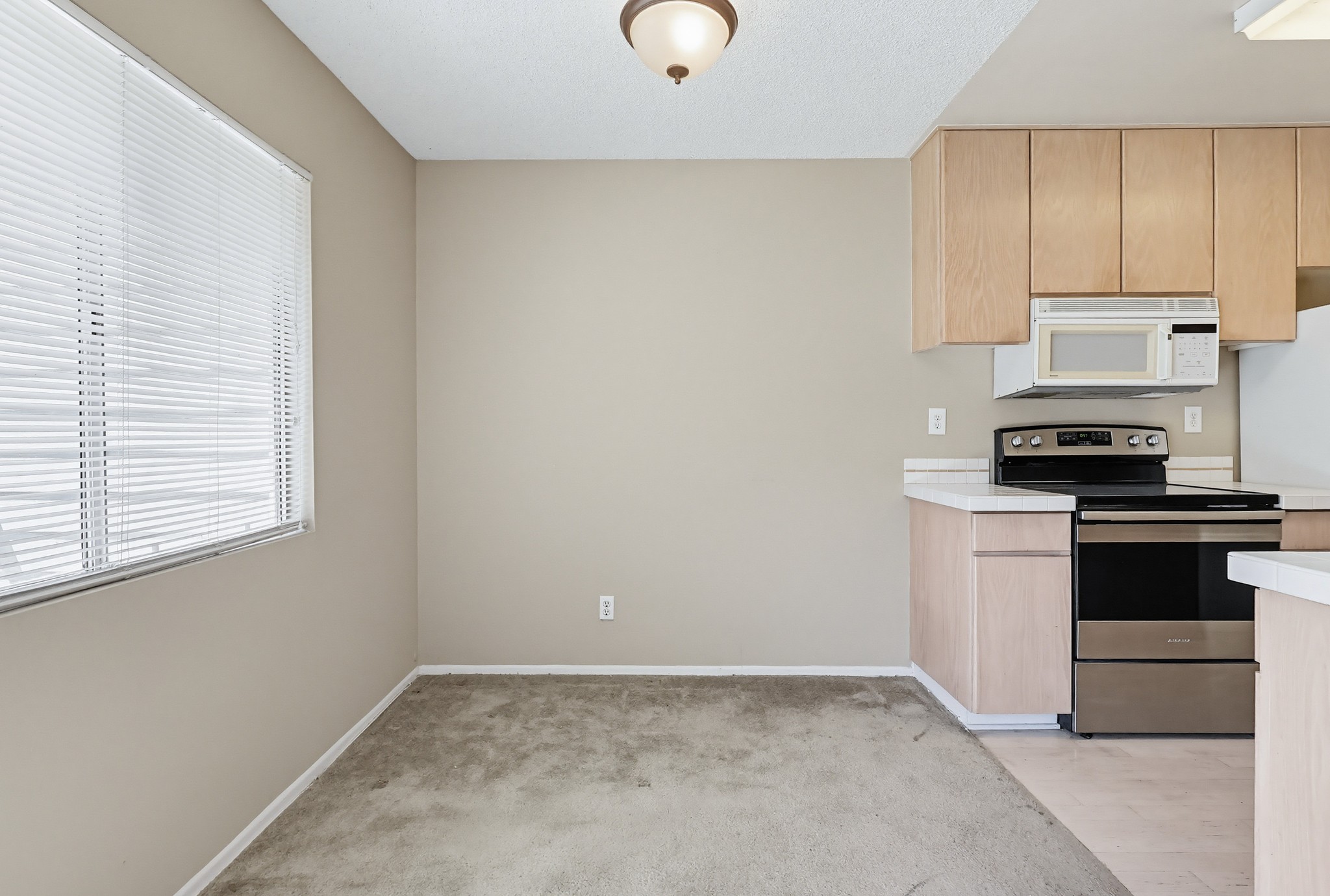 Virtual tour photo 15 of 60 for 6028 Bixby Village Dr APT 96