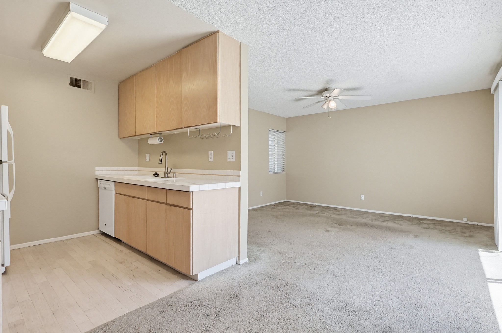 Virtual tour photo 16 of 60 for 6028 Bixby Village Dr APT 96