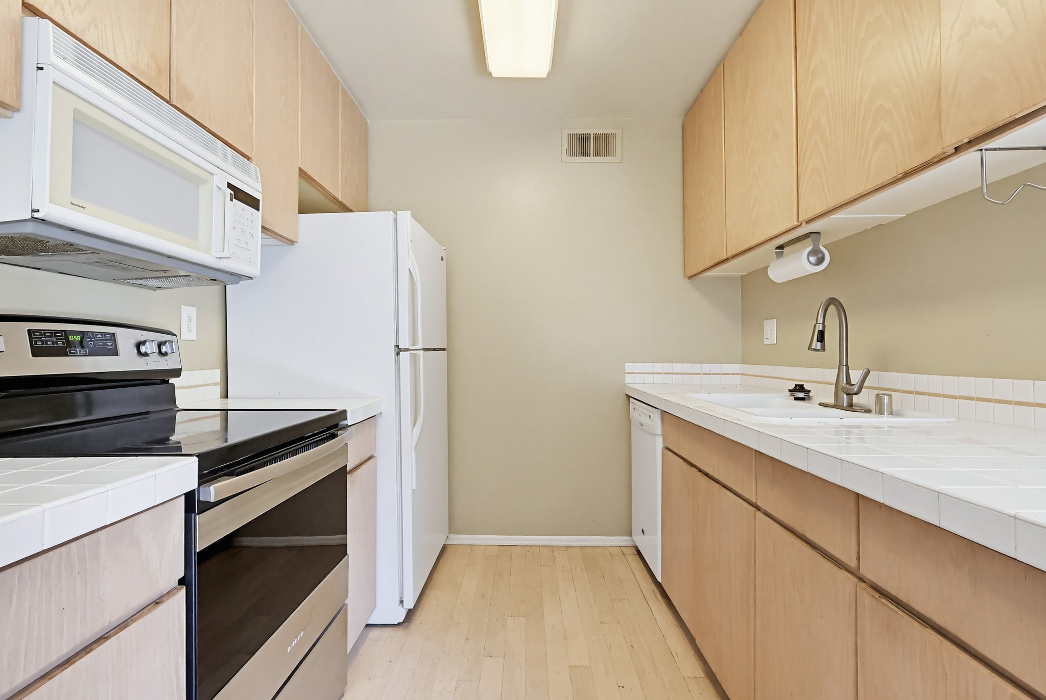Virtual tour photo 17 of 60 for 6028 Bixby Village Dr APT 96