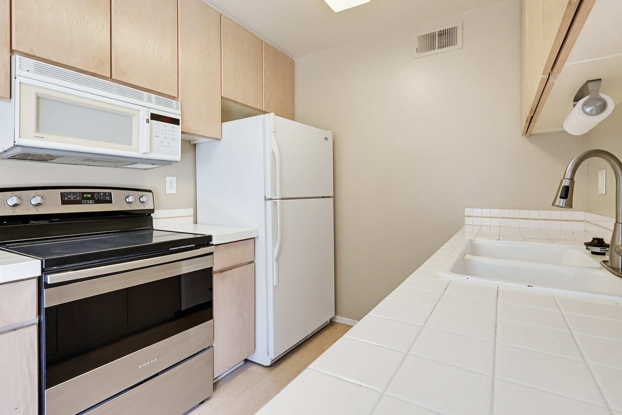 Virtual tour photo 18 of 60 for 6028 Bixby Village Dr APT 96