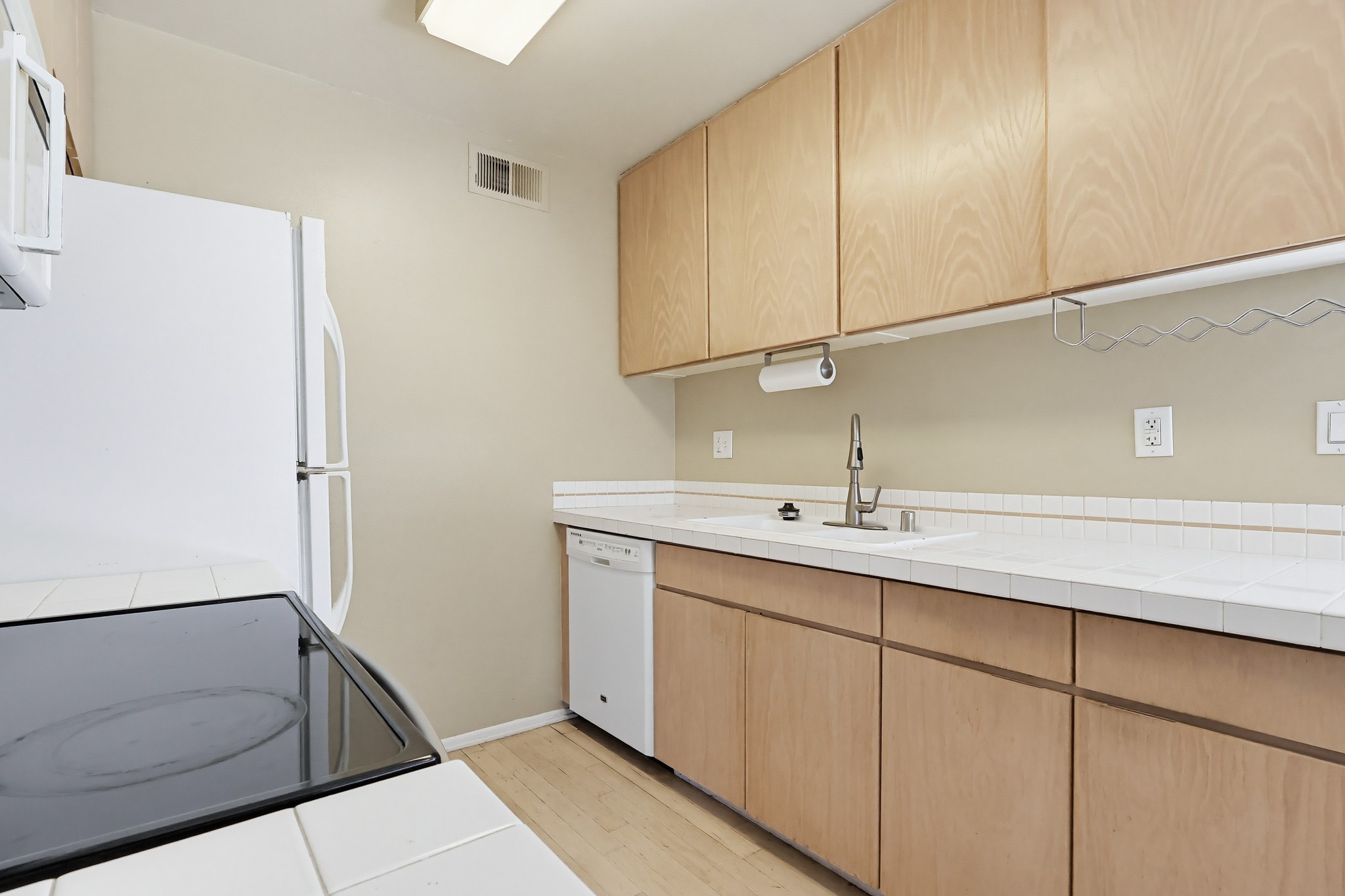 Virtual tour photo 19 of 60 for 6028 Bixby Village Dr APT 96