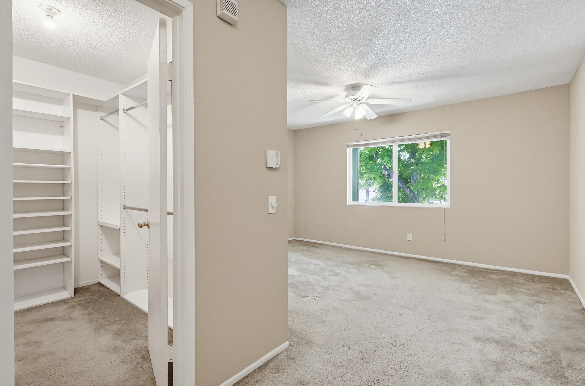Virtual tour photo 22 of 60 for 6028 Bixby Village Dr APT 96