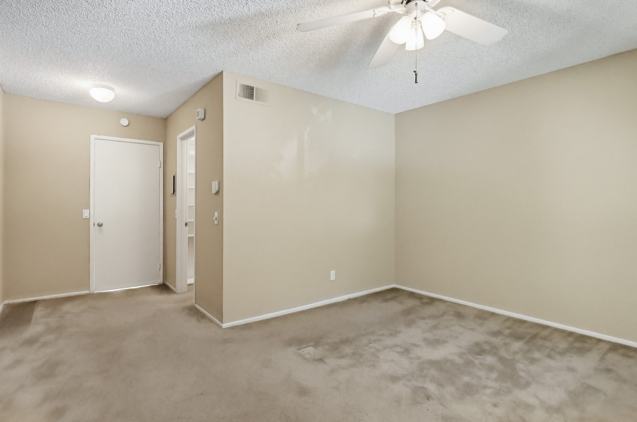Virtual tour photo 24 of 60 for 6028 Bixby Village Dr APT 96