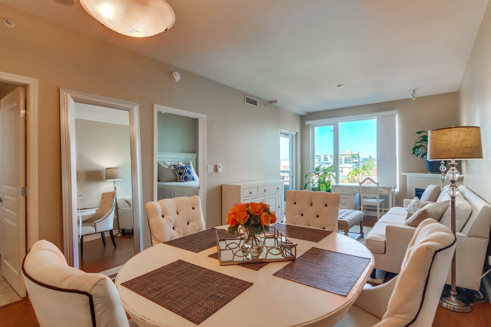 Virtual tour photo 5 of 32 for 605 W Beech St