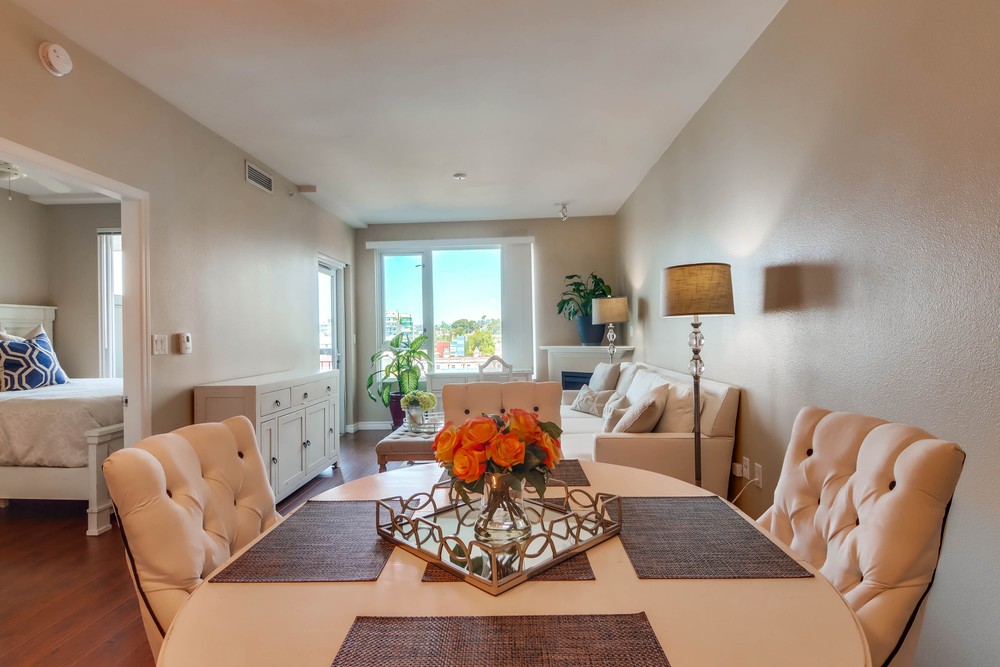 Virtual tour photo 6 of 32 for 605 W Beech St