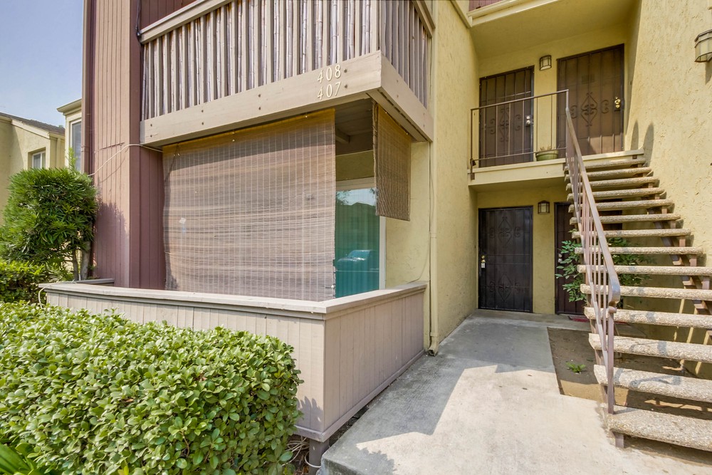 Virtual tour photo 6 of 31 for 6052 Rancho Mission Rd UNIT 407