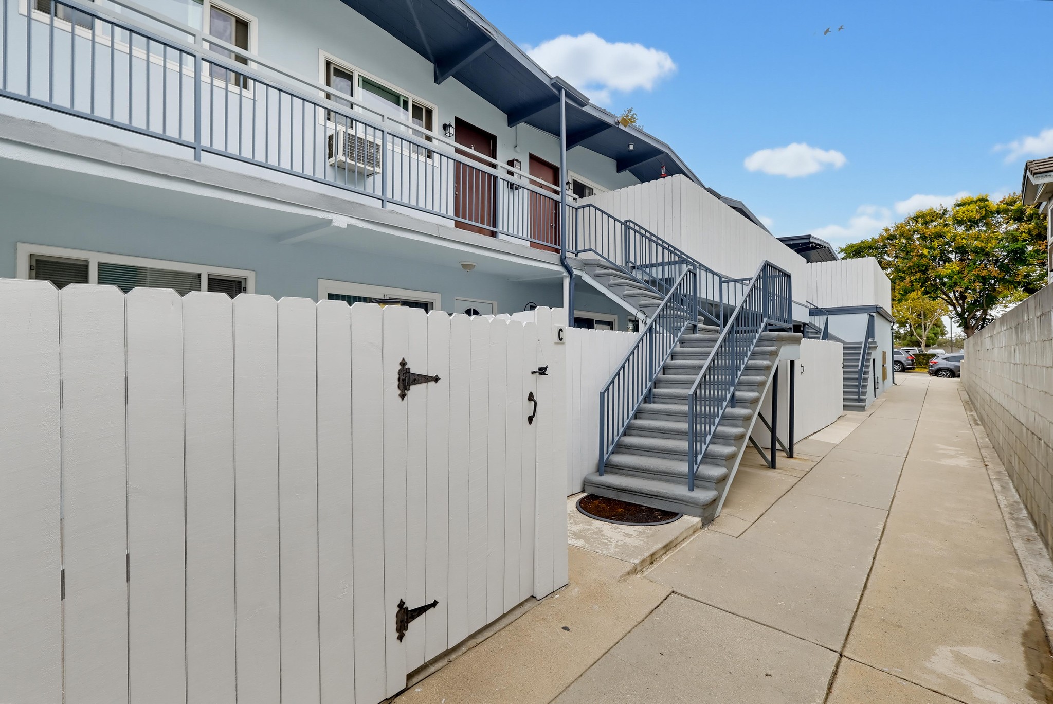 Virtual tour photo 4 of 36 for 607 Mound Ave c