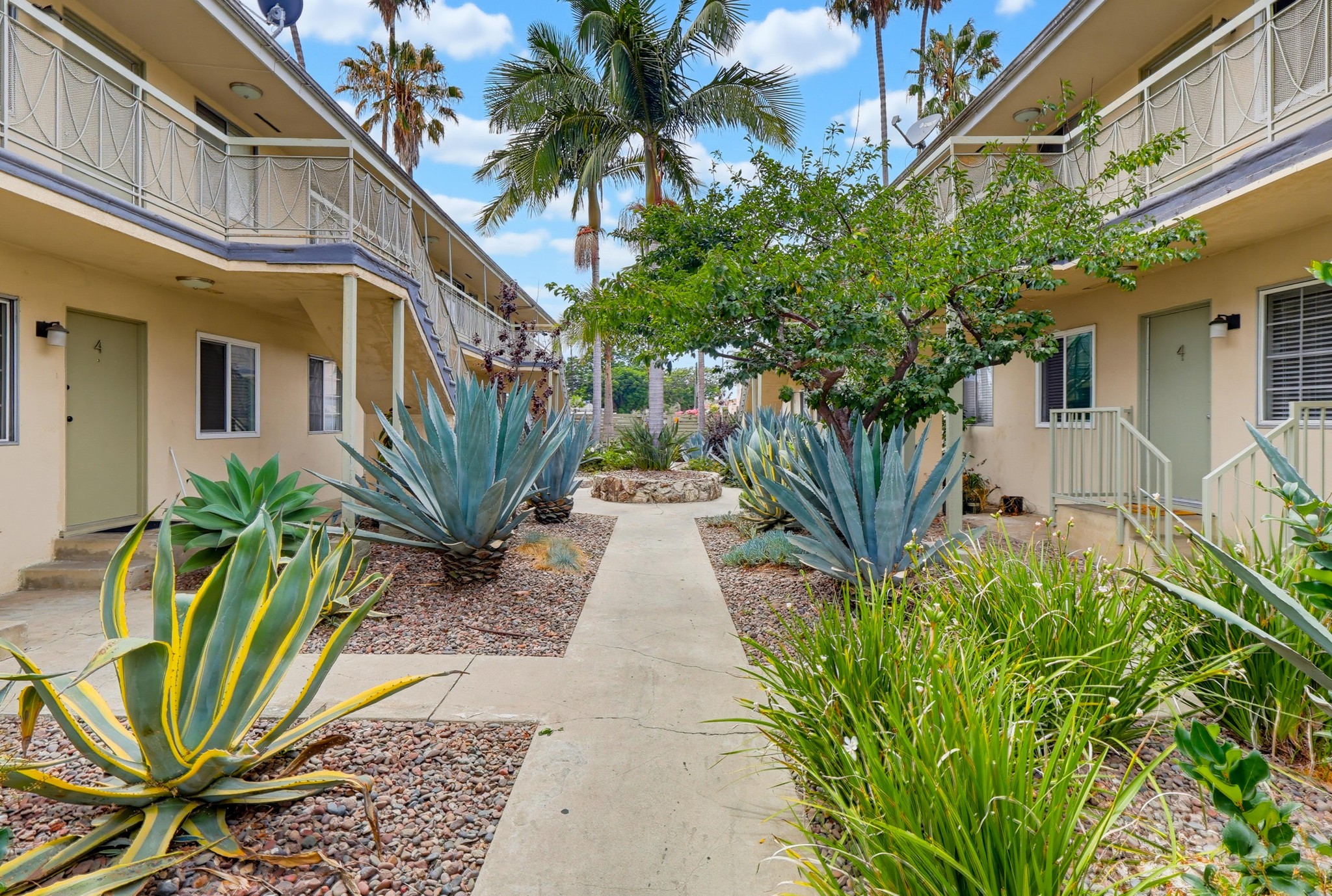 Virtual tour photo 5 of 44 for 6100 West Blvd #08