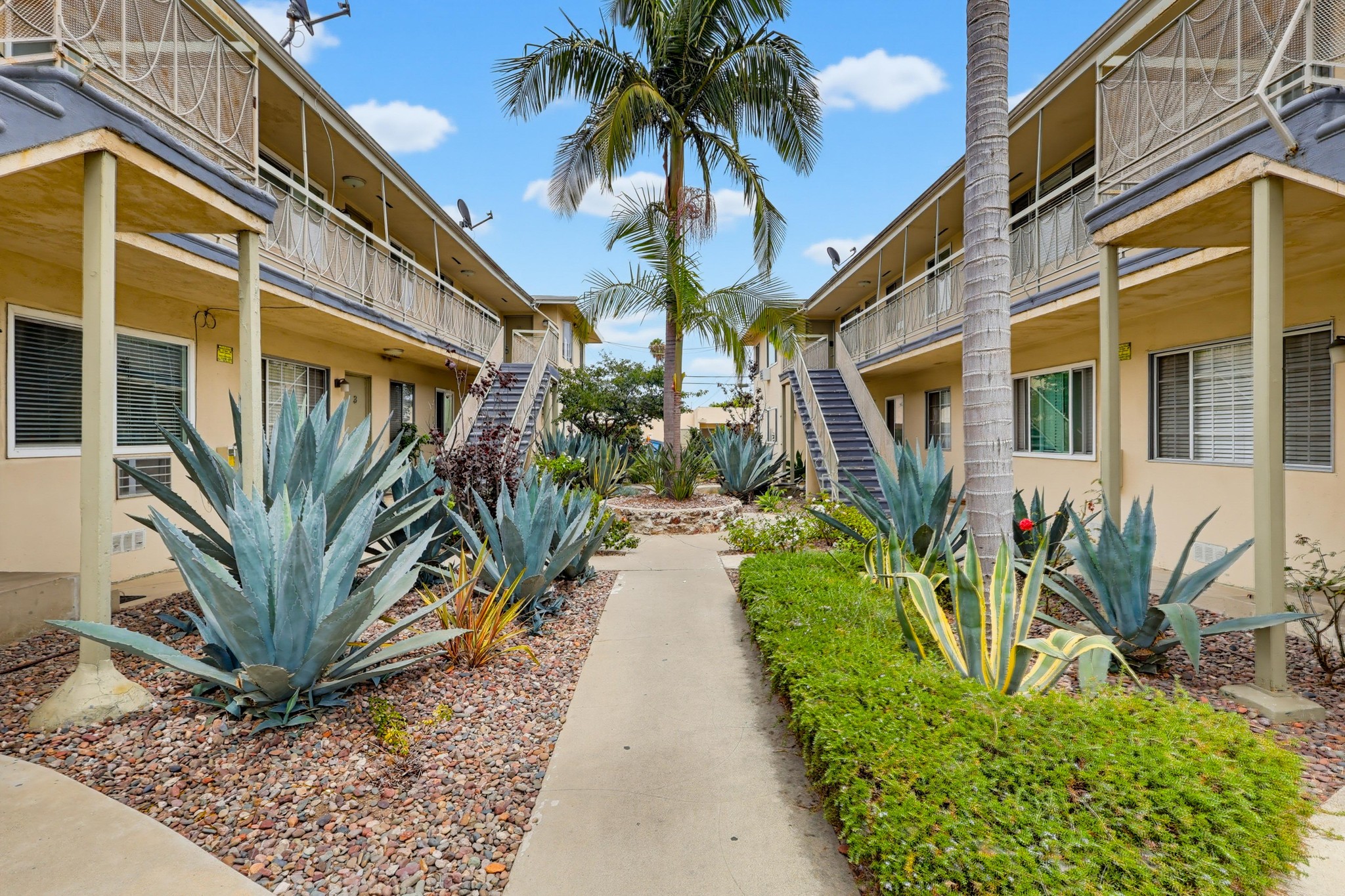 Virtual tour photo 6 of 44 for 6100 West Blvd #08