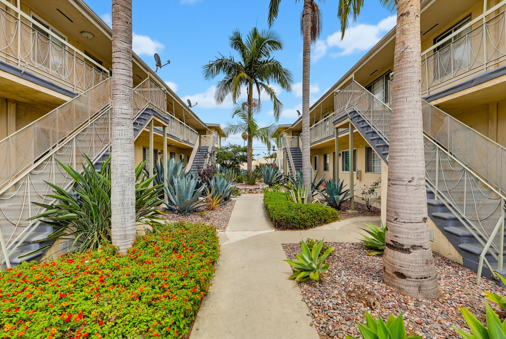 Virtual tour photo 7 of 44 for 6100 West Blvd #08