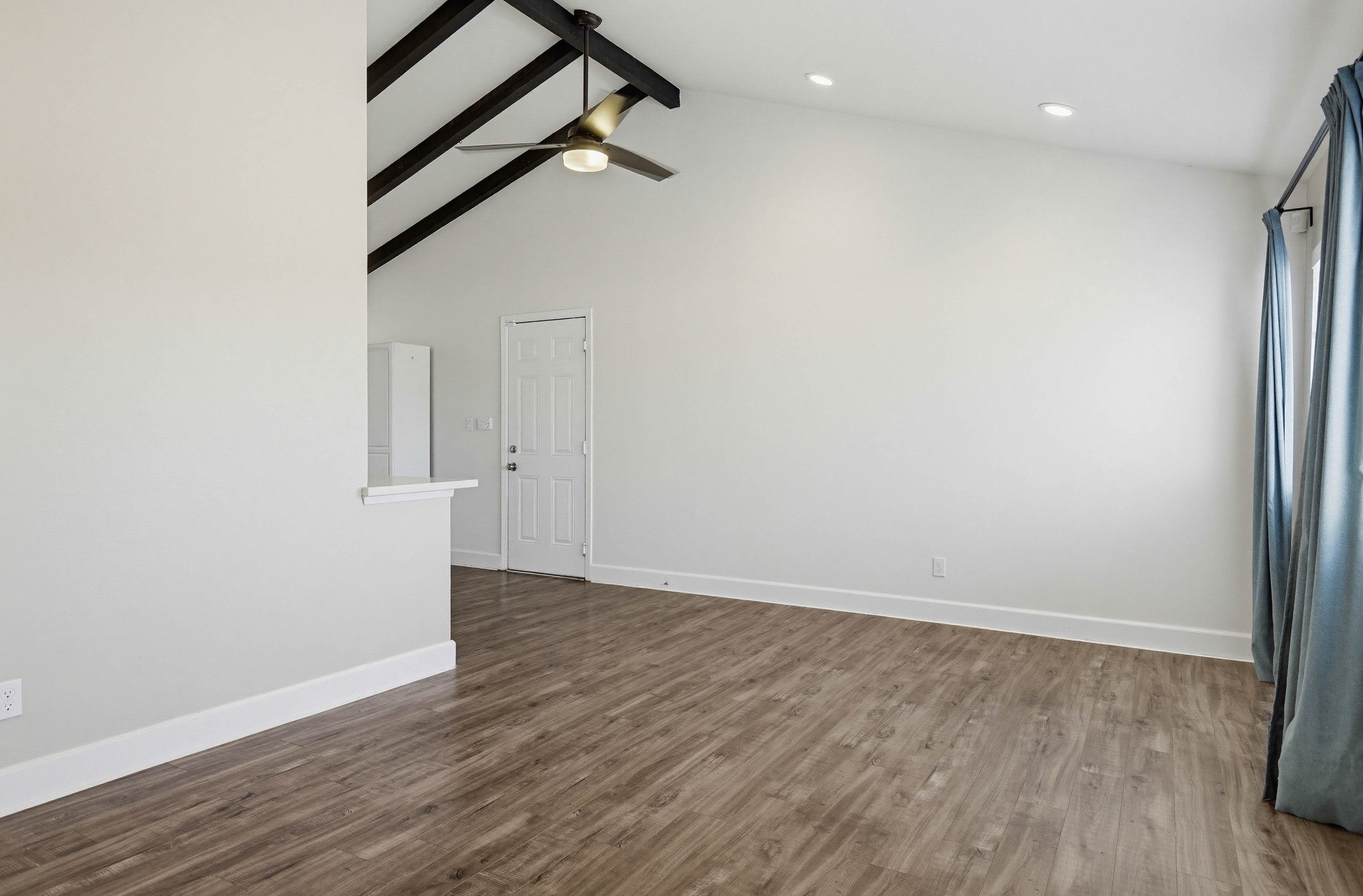Virtual tour photo 7 of 59 for 6102 Glacier Dr