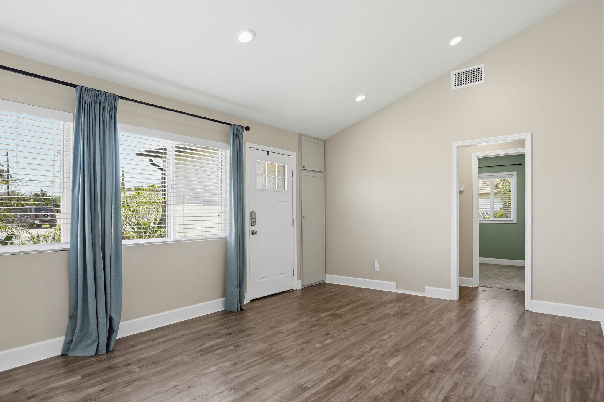 Virtual tour photo 10 of 59 for 6102 Glacier Dr