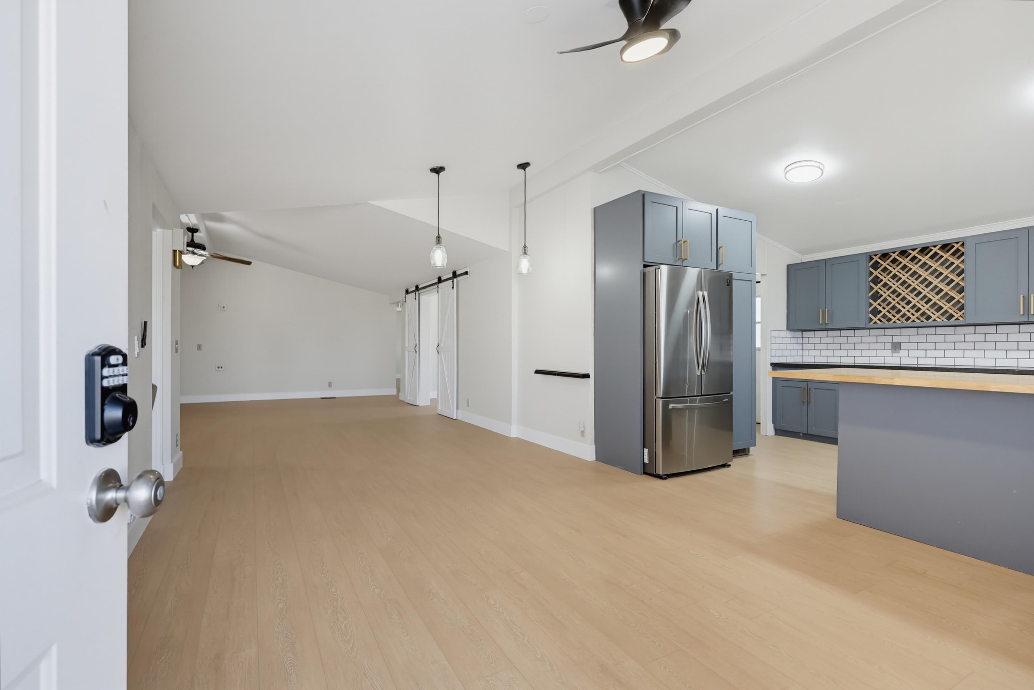 Virtual tour photo 1 of 33 for 611 Via Santa Paulo