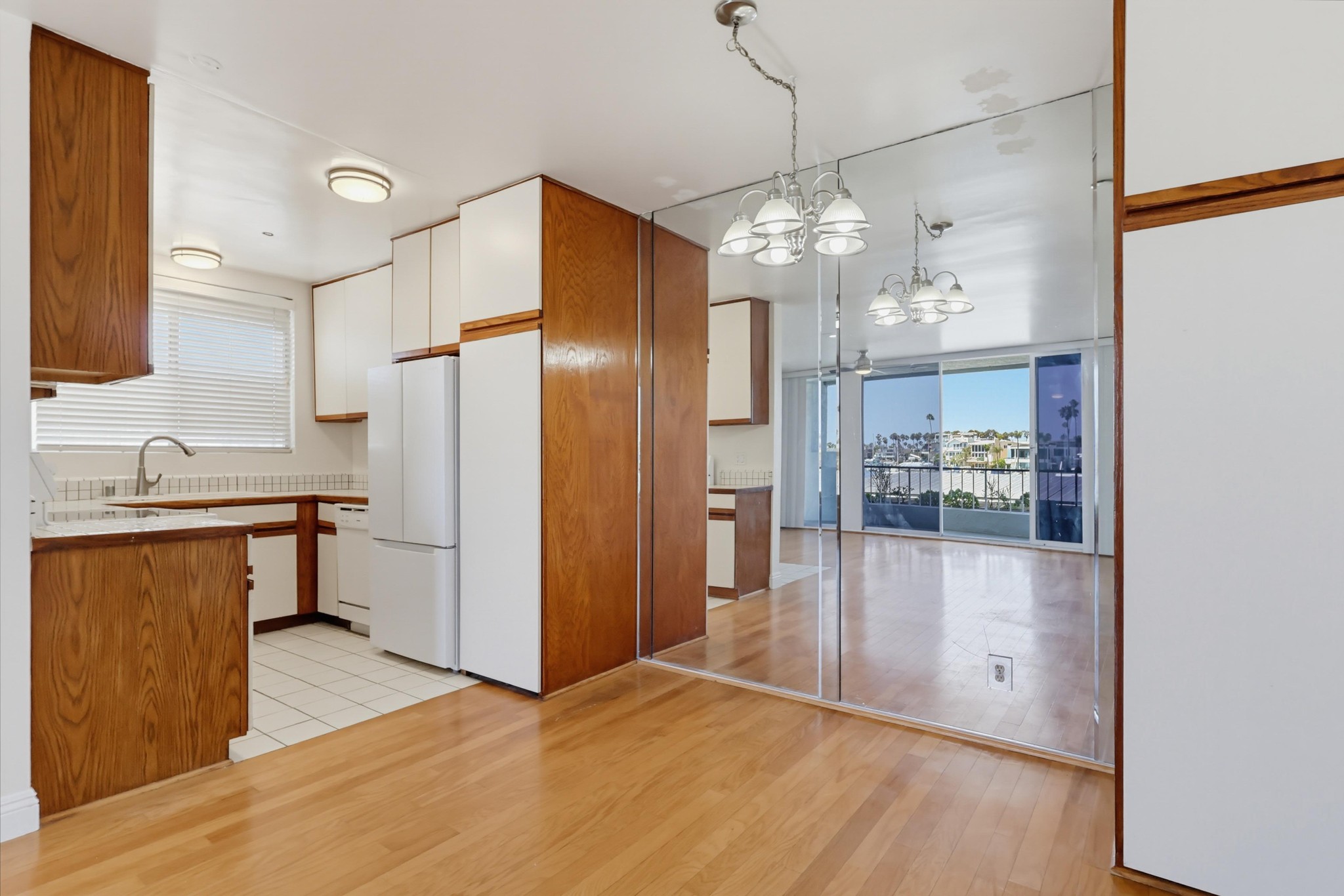 Virtual tour photo 21 of 62 for 6150 E Bay Shore Walk