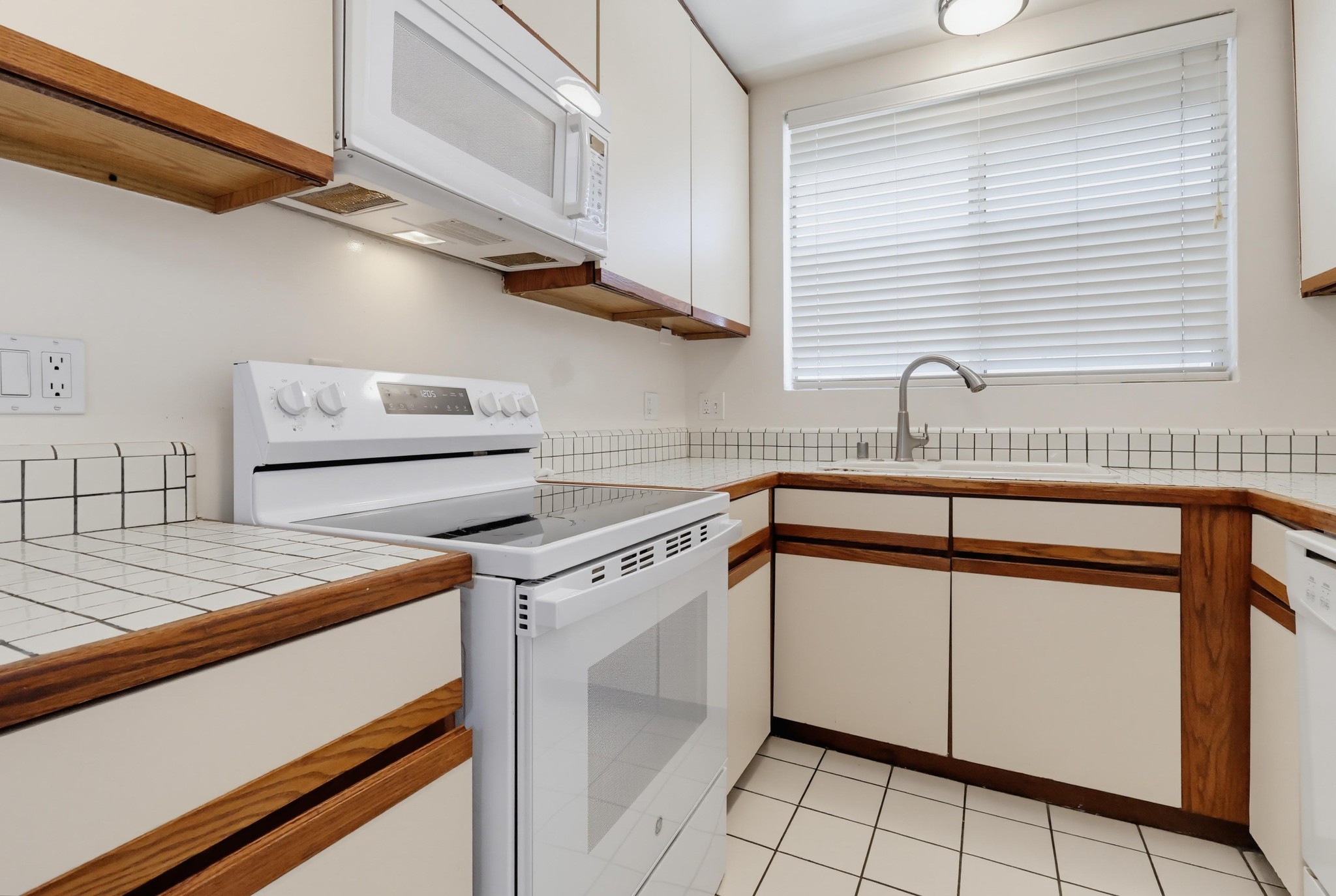 Virtual tour photo 27 of 62 for 6150 E Bay Shore Walk