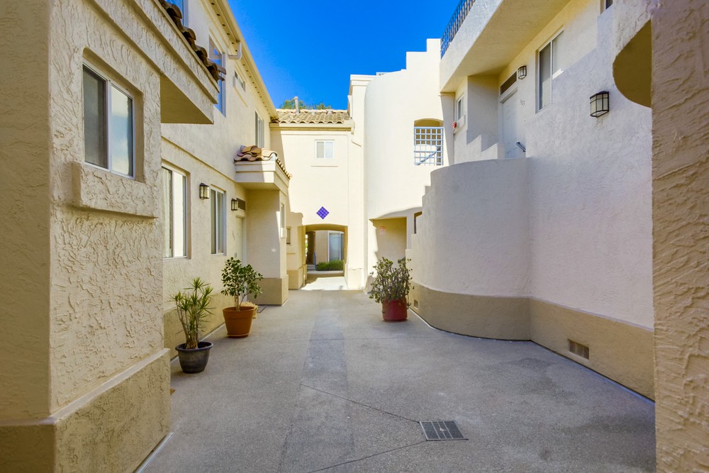 Virtual tour photo 8 of 43 for 6151 Calle Mariselda 307