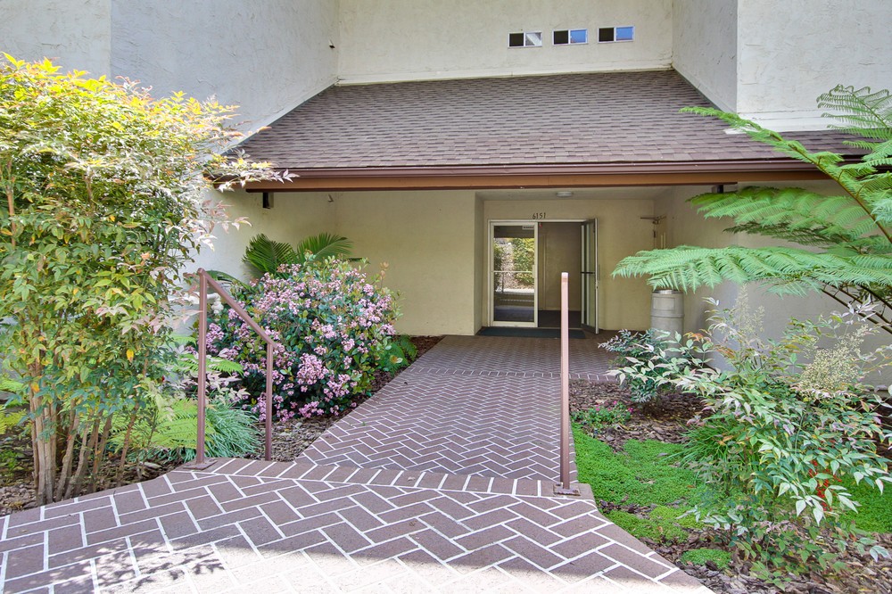 Virtual tour photo 18 of 20 for 6151 Rancho Mission Rd #309