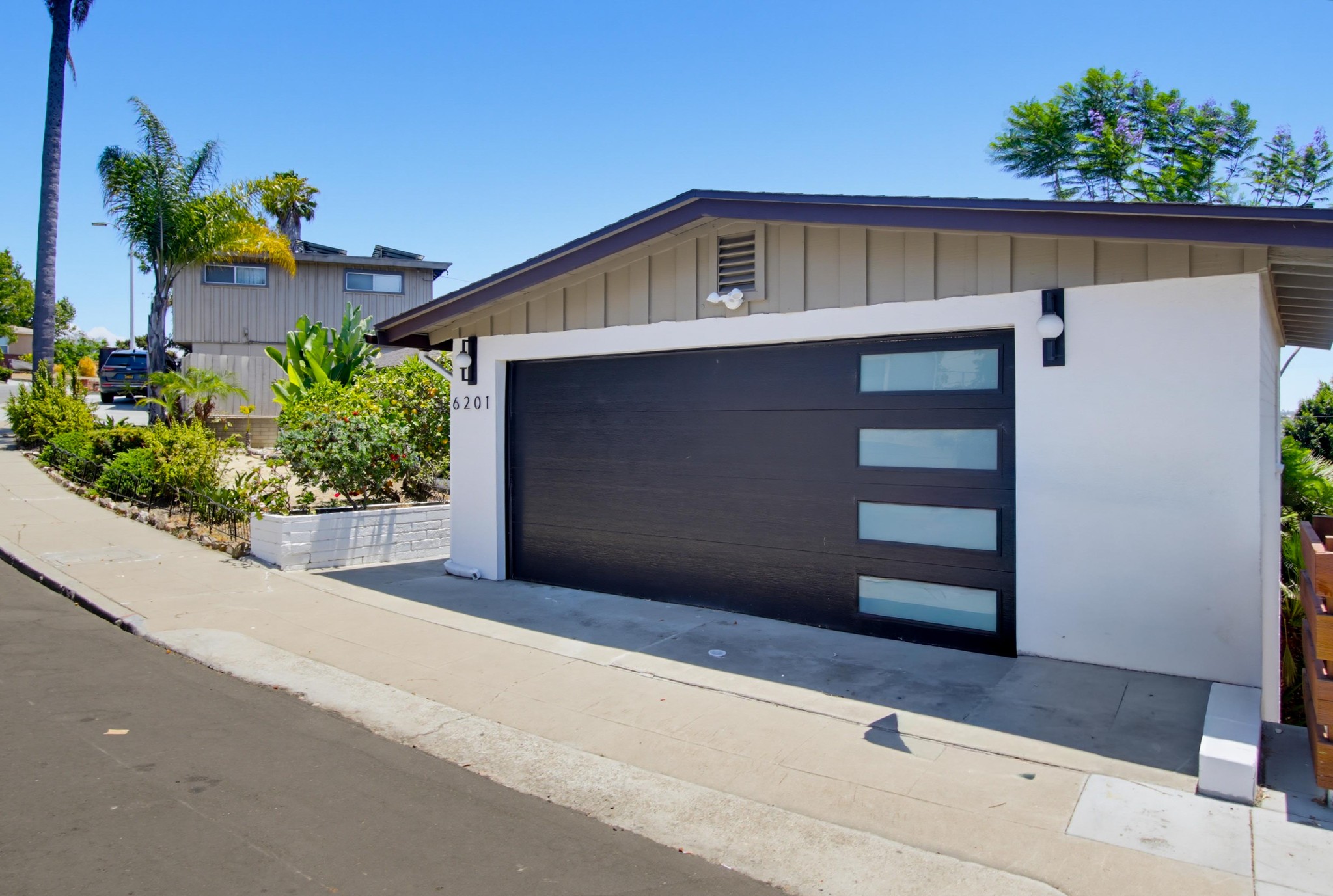 Virtual tour photo 4 of 47 for 6201 Lorca Dr
