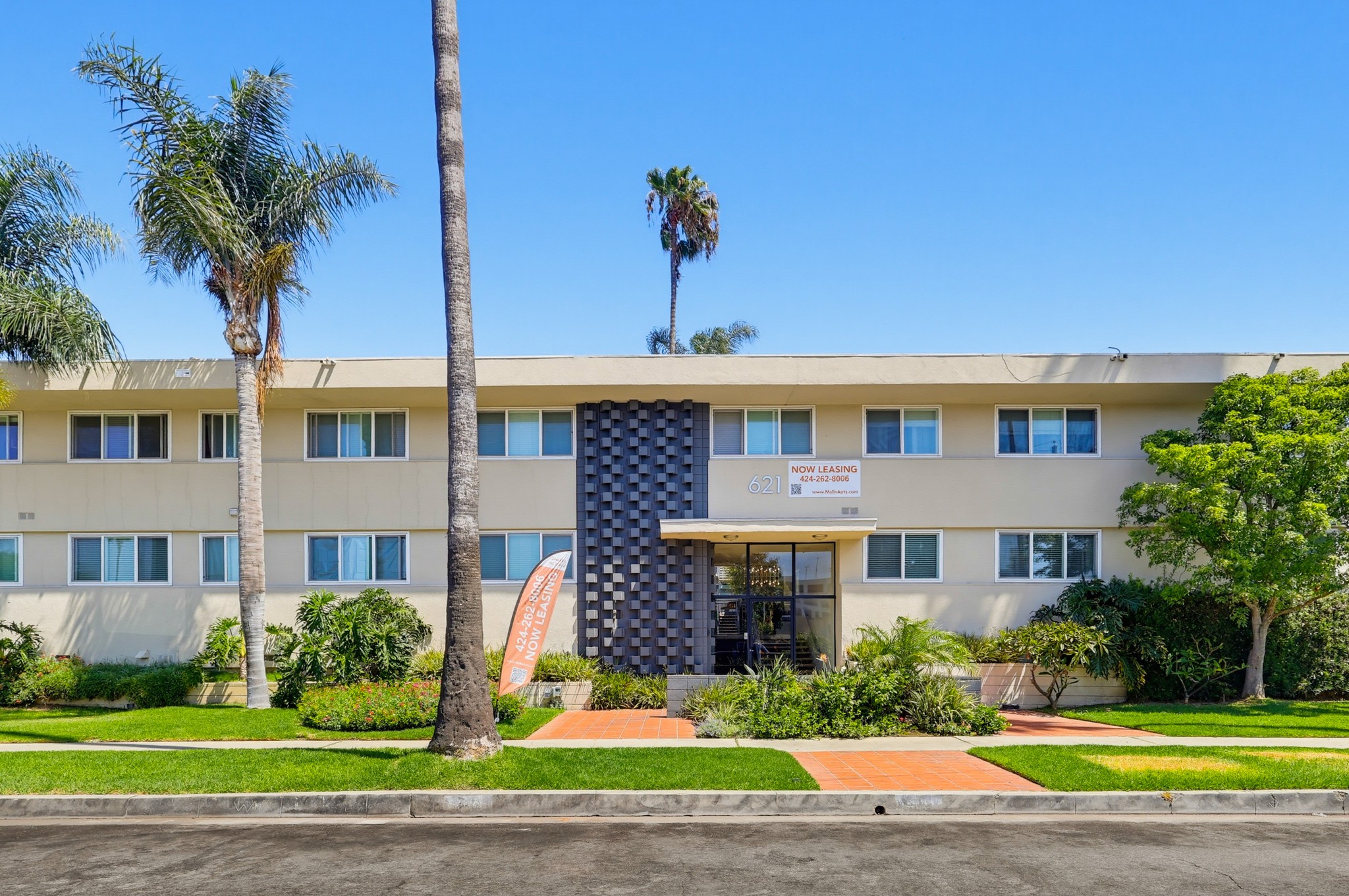 Virtual tour photo 1 of 56 for 621 E 99th St Unit 23