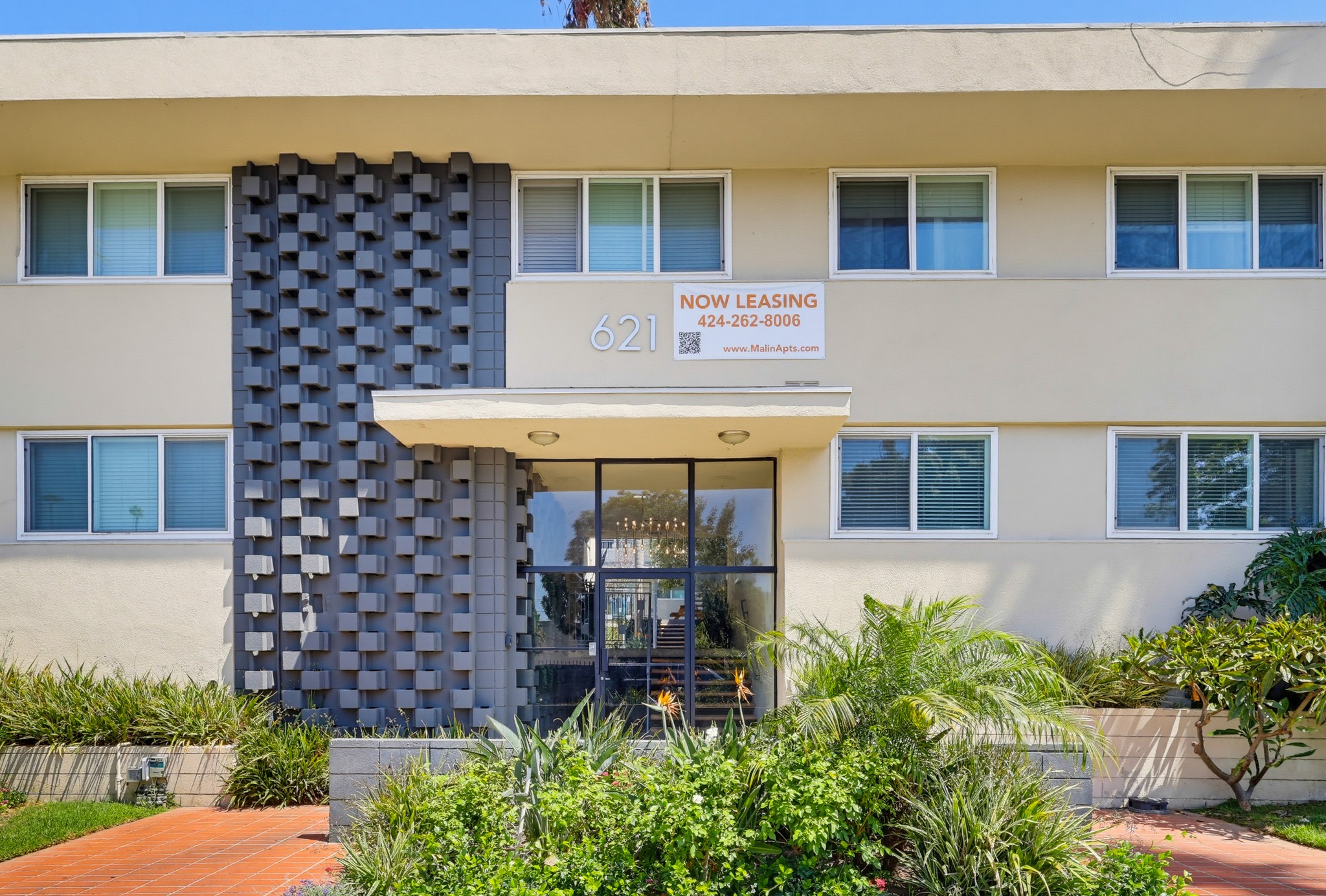 Virtual tour photo 3 of 56 for 621 E 99th St Unit 23