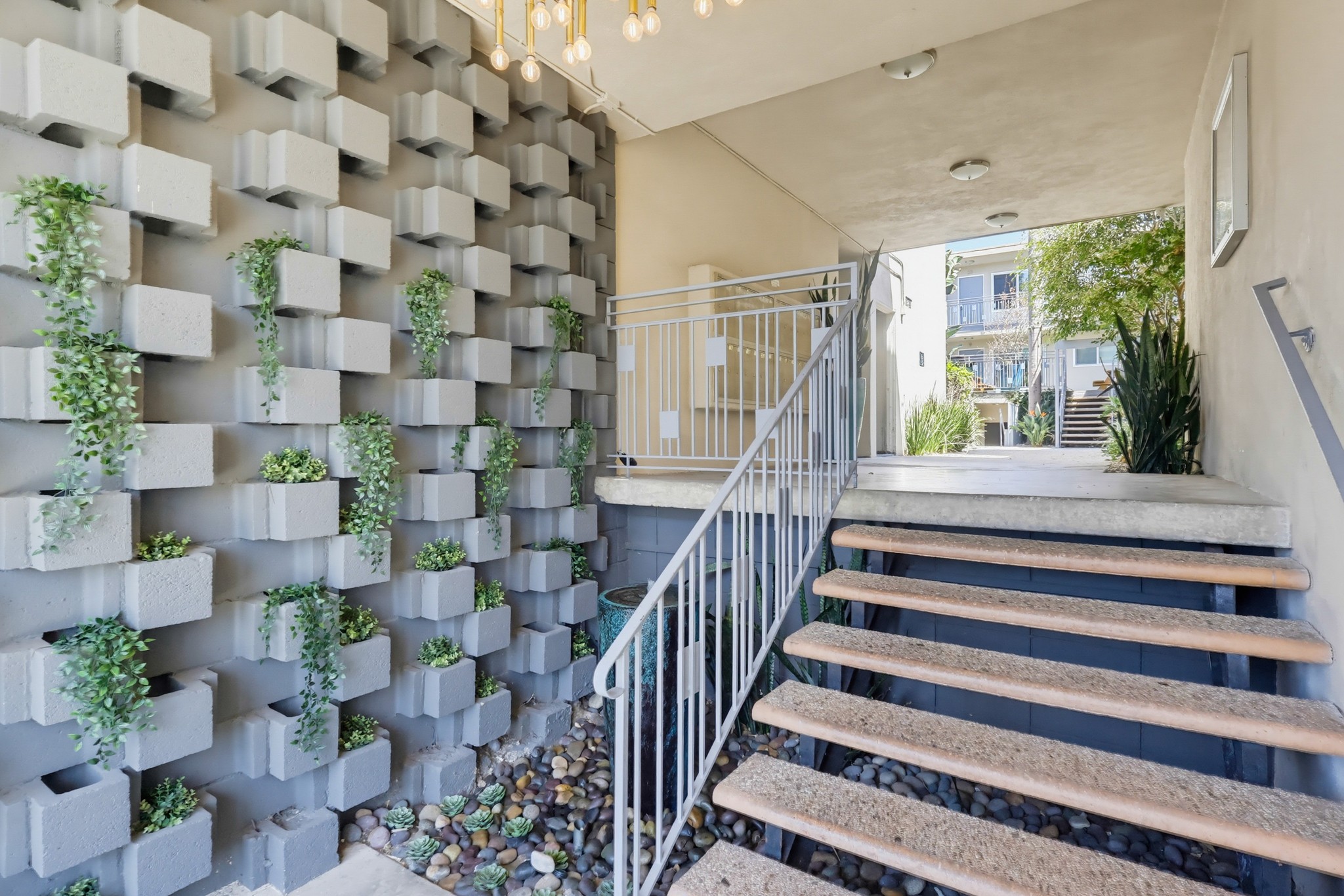 Virtual tour photo 4 of 56 for 621 E 99th St Unit 23