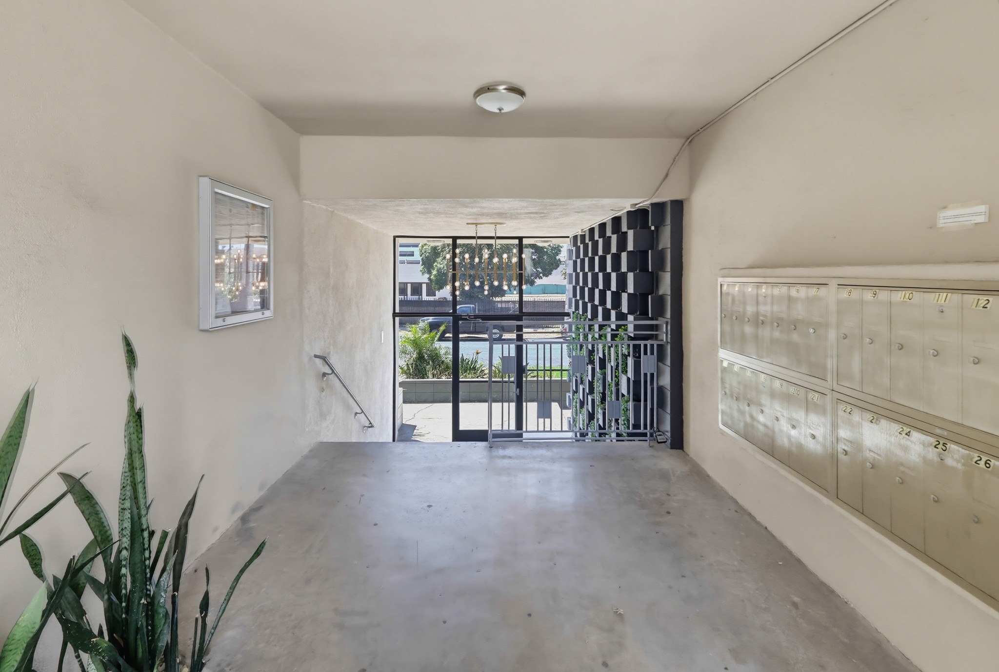 Virtual tour photo 5 of 56 for 621 E 99th St Unit 23