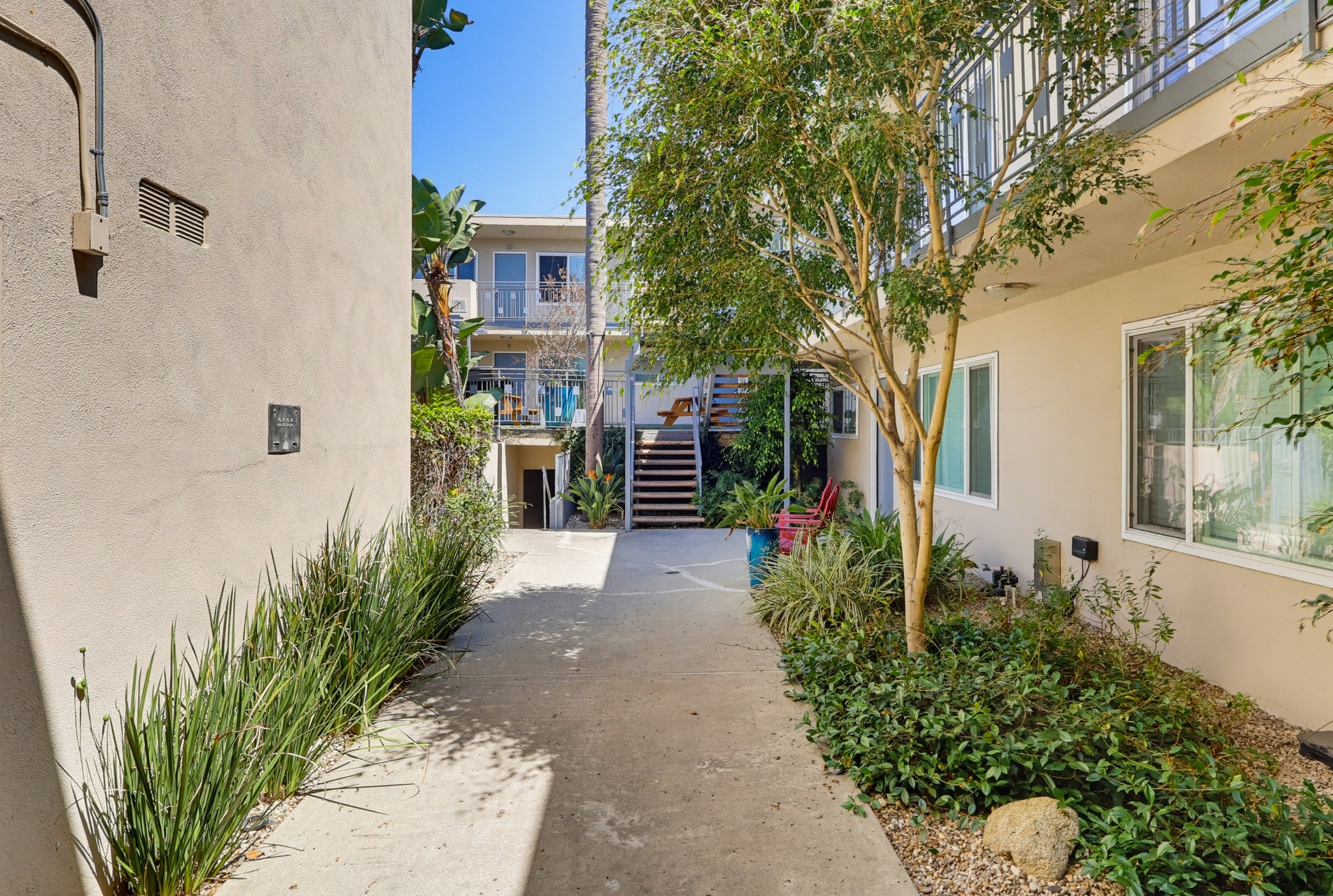 Virtual tour photo 6 of 56 for 621 E 99th St Unit 23