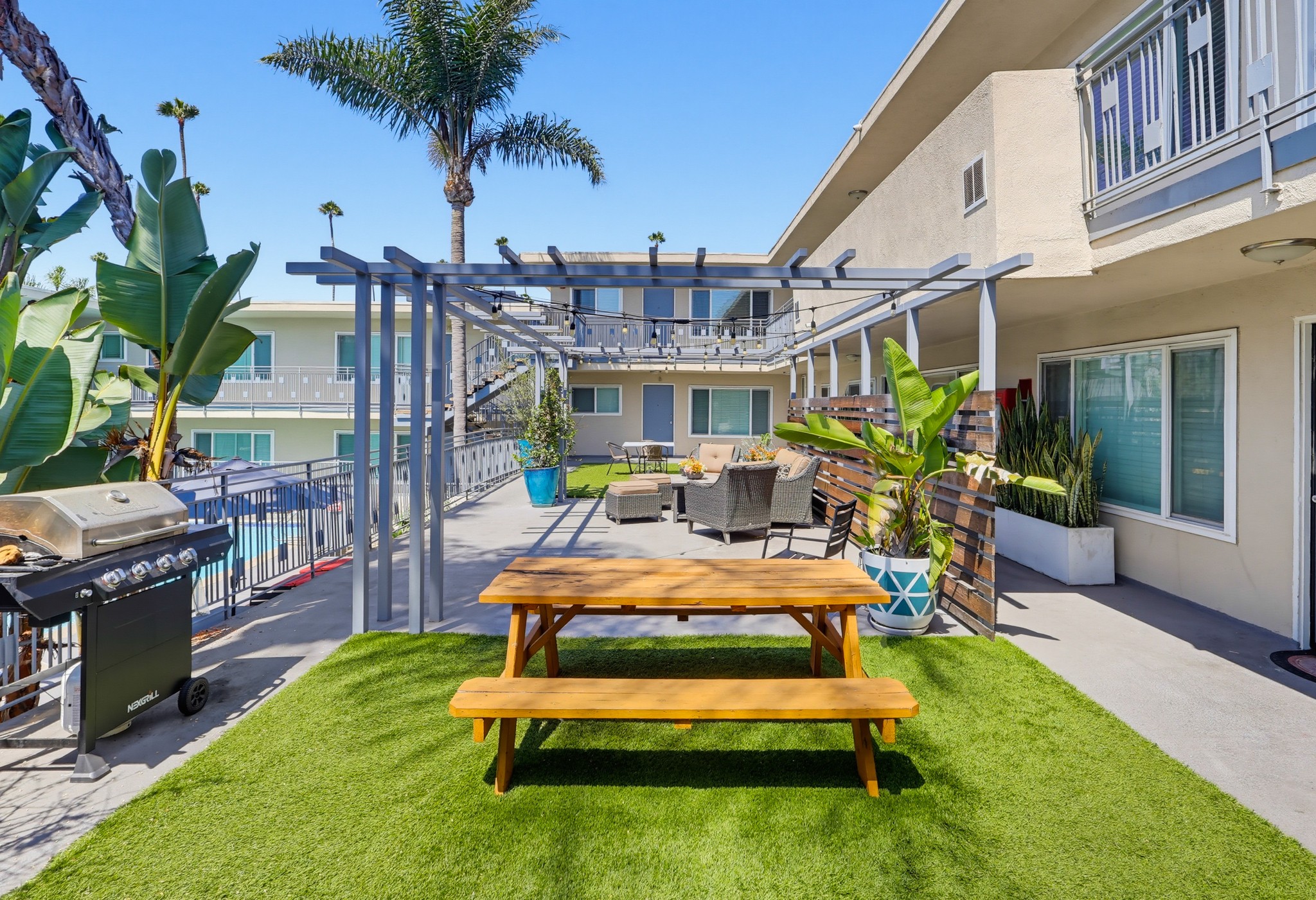 Virtual tour photo 7 of 56 for 621 E 99th St Unit 23