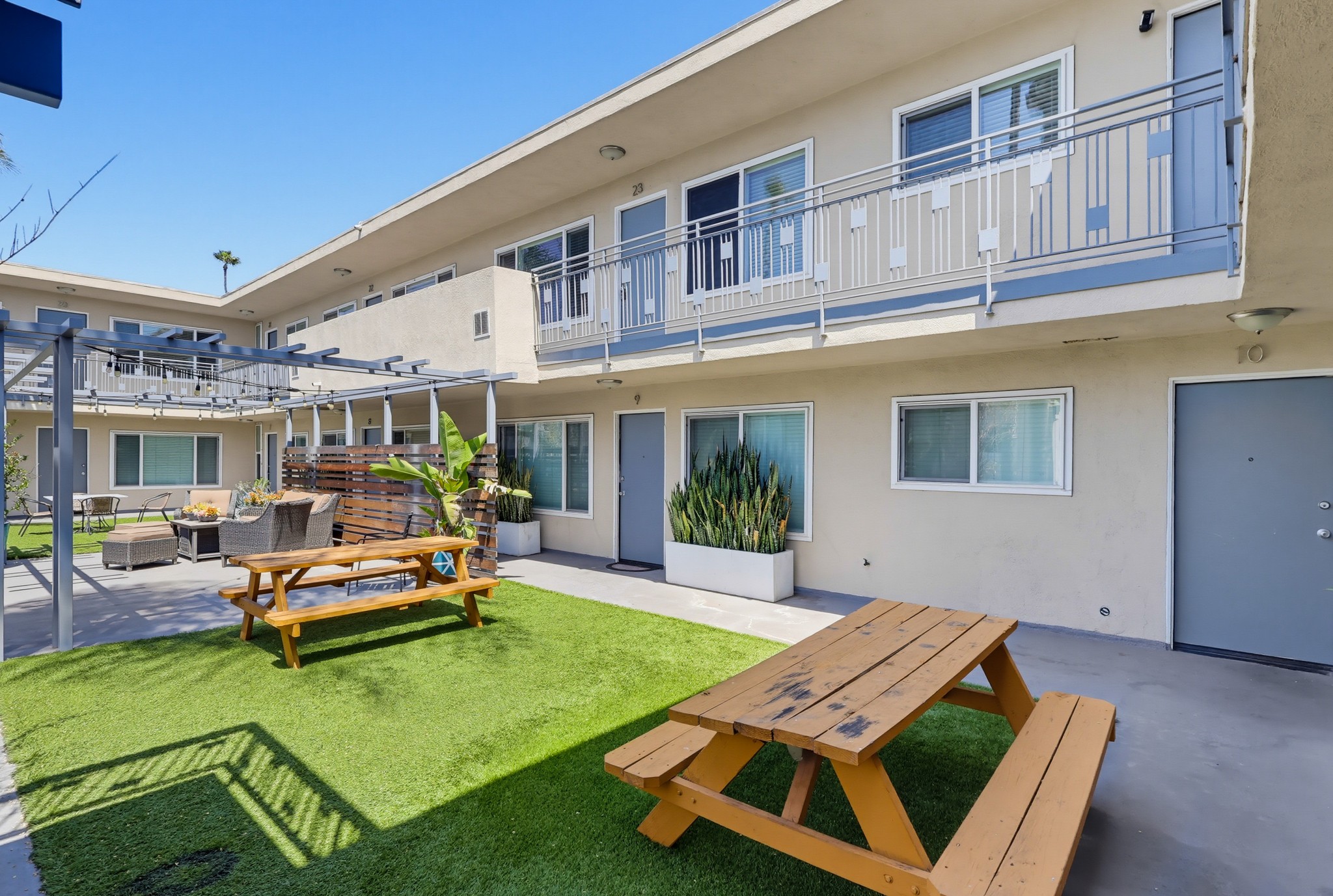 Virtual tour photo 8 of 56 for 621 E 99th St Unit 23