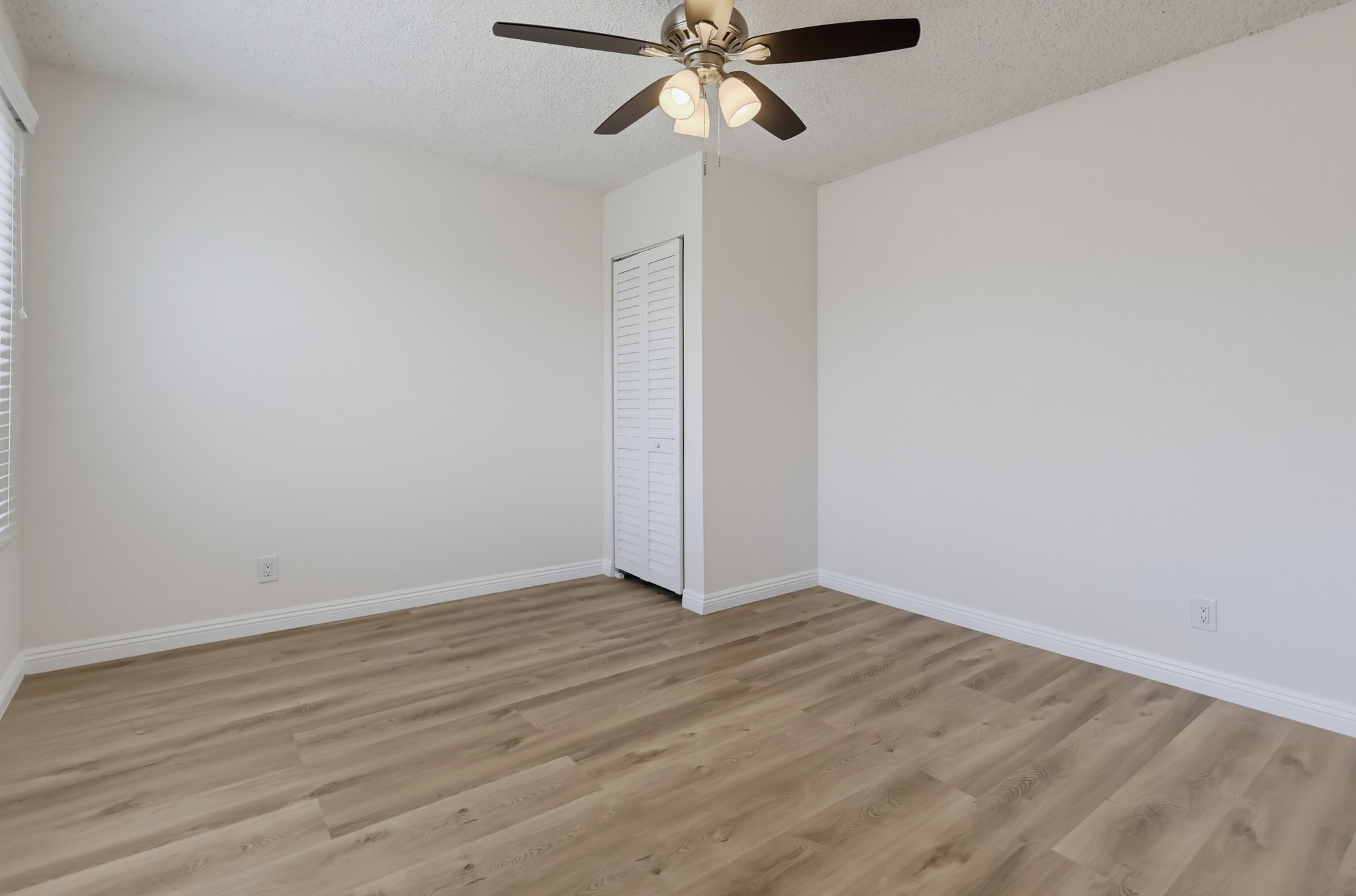 Virtual tour photo 16 of 56 for 621 E 99th St Unit 23
