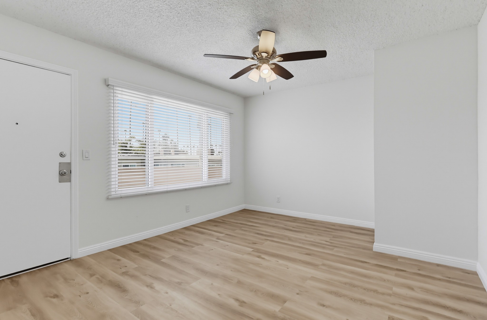Virtual tour photo 17 of 56 for 621 E 99th St Unit 23