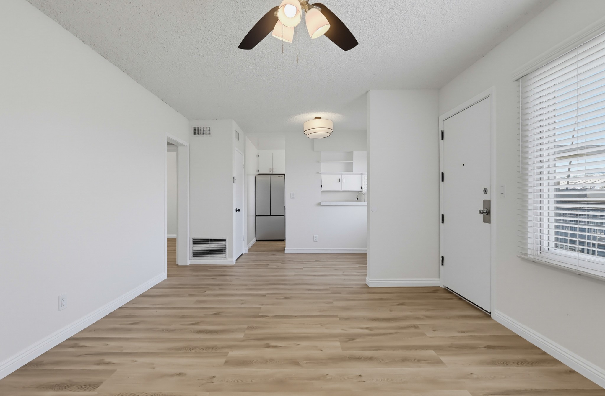 Virtual tour photo 19 of 56 for 621 E 99th St Unit 23