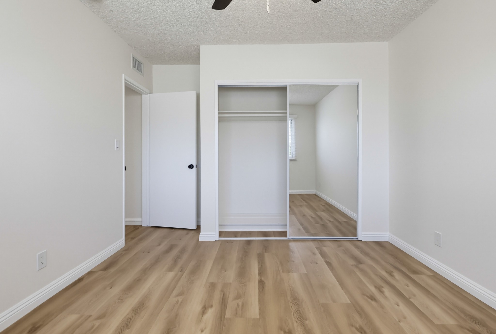 Virtual tour photo 49 of 56 for 621 E 99th St Unit 23