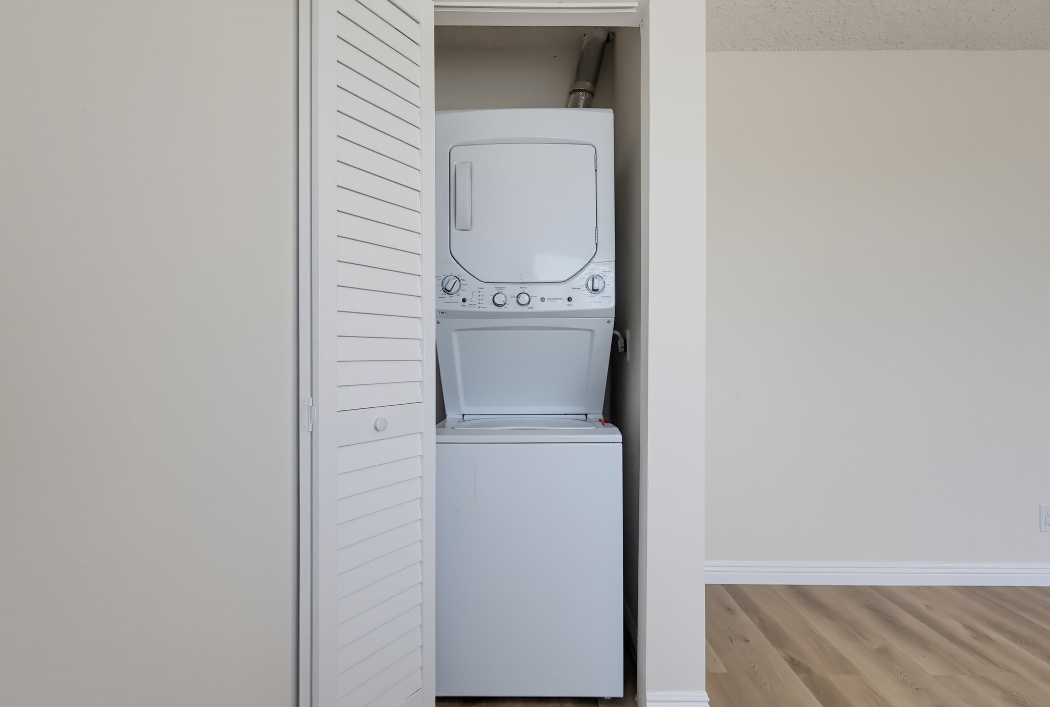 Virtual tour photo 52 of 56 for 621 E 99th St Unit 23