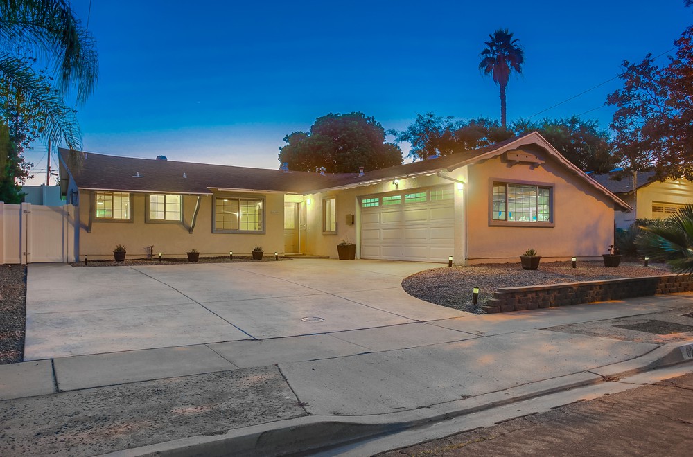 Virtual tour photo 1 of 60 for 6212 Lake Ariana Ave