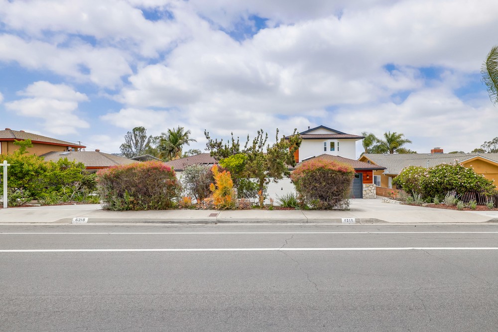 Virtual tour photo 3 of 70 for 6218 Lake Shore Dr